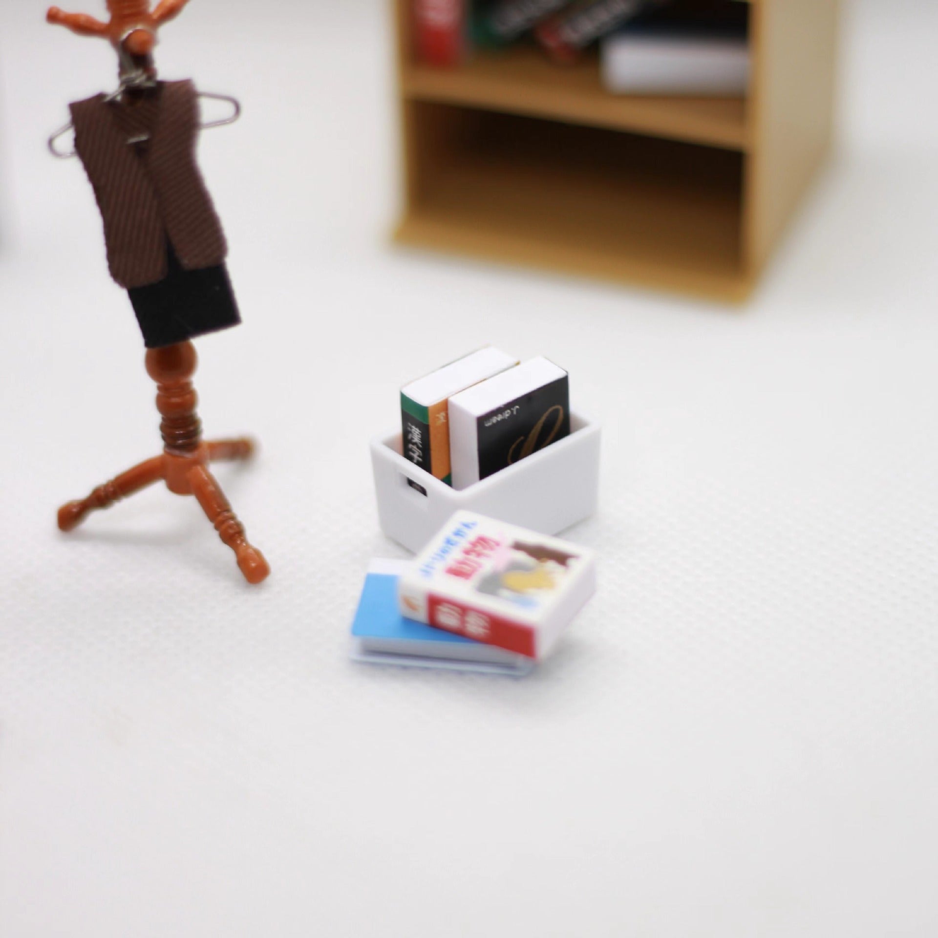 Dollhouse Miniature Dollhouse Accessories Miniature Simulation Mini Floor-standing Coat Rack Vintage Bag Rack Bedroom