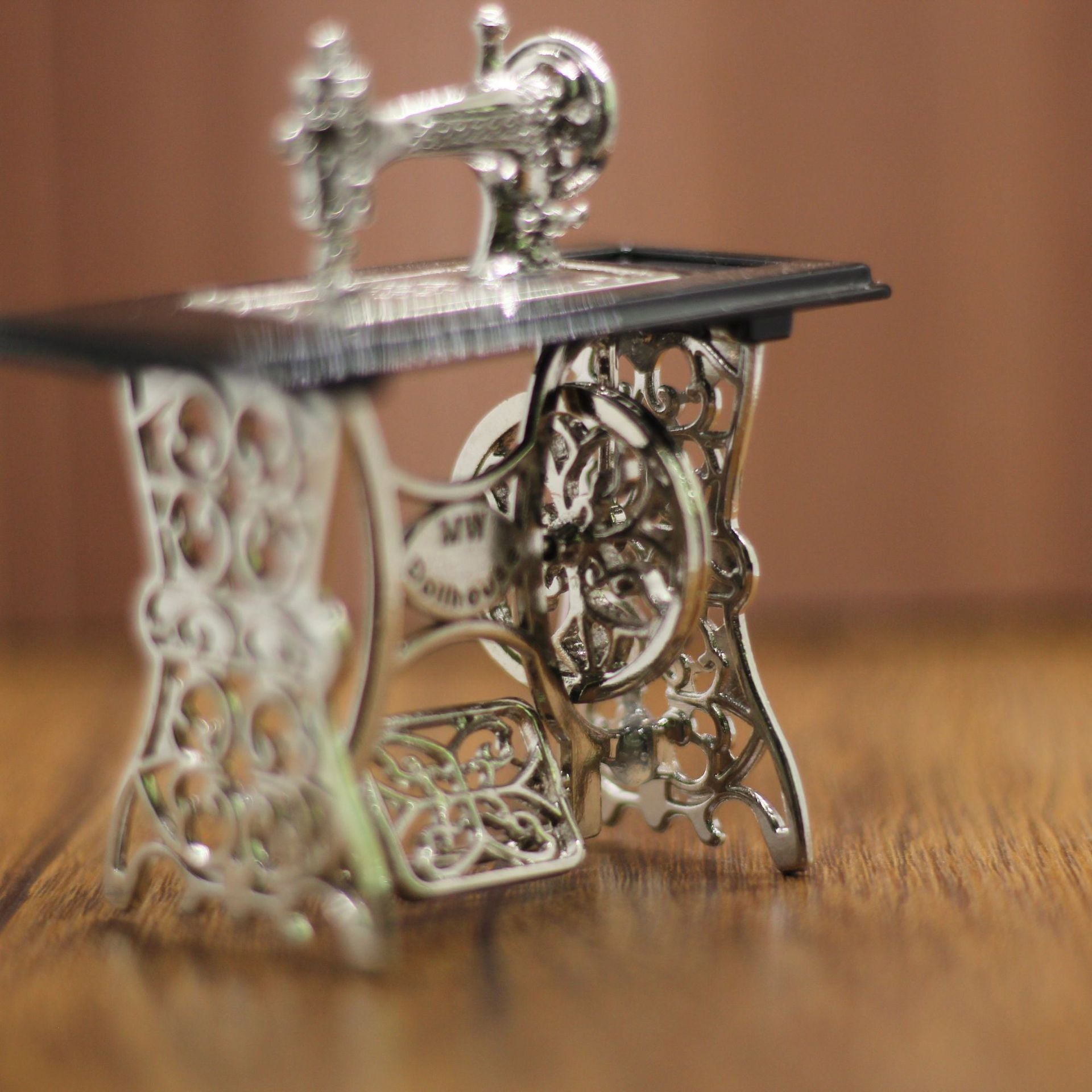 12 Scale Miniature Scene Model Scene Dollhouse Accessories Display Vintage Nostalgic Foot Pedal Sewing Machine Electric Car