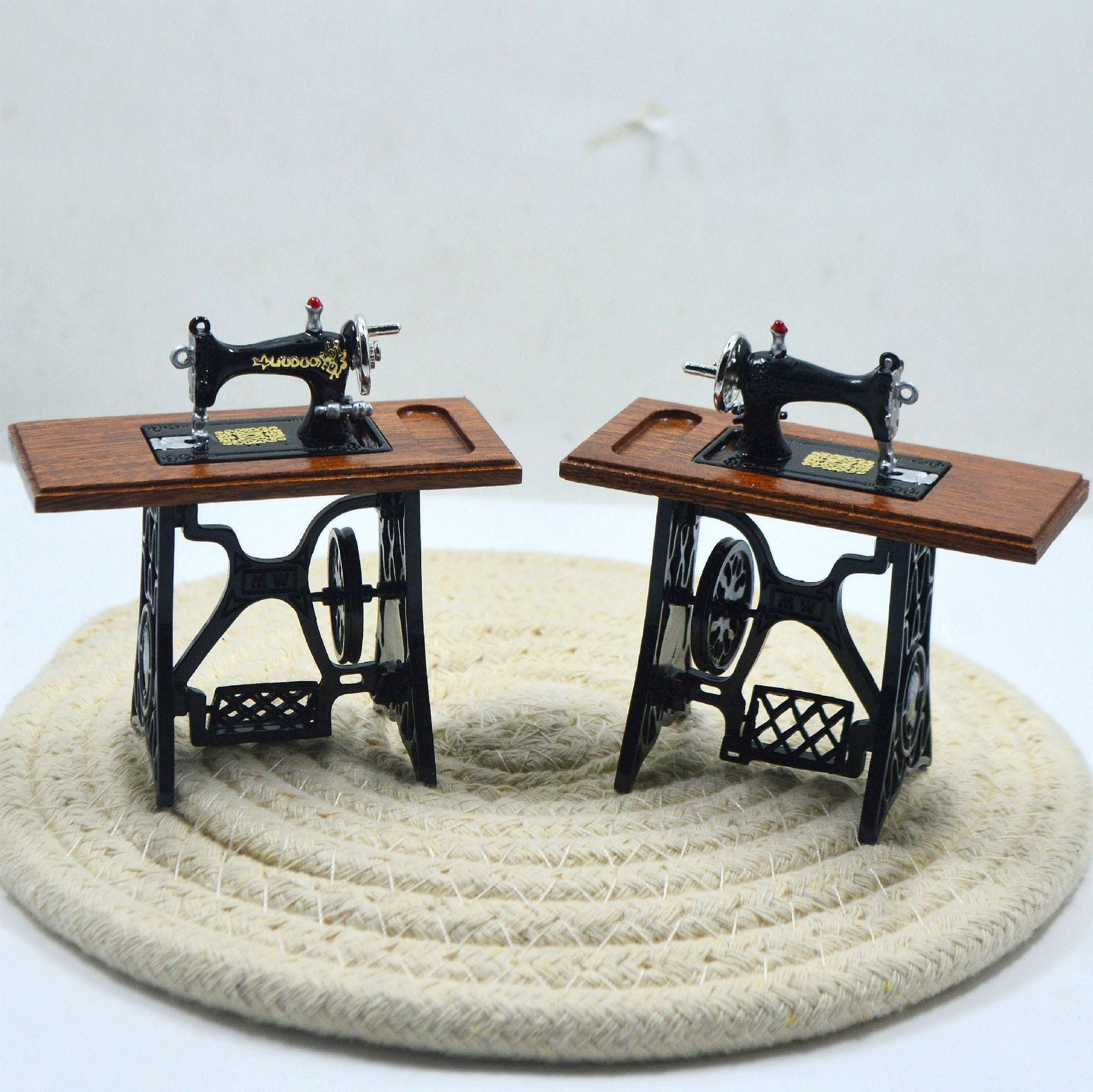 12 Scale Miniature Scene Model Scene Dollhouse Accessories Display Vintage Nostalgic Foot Pedal Sewing Machine Electric Car