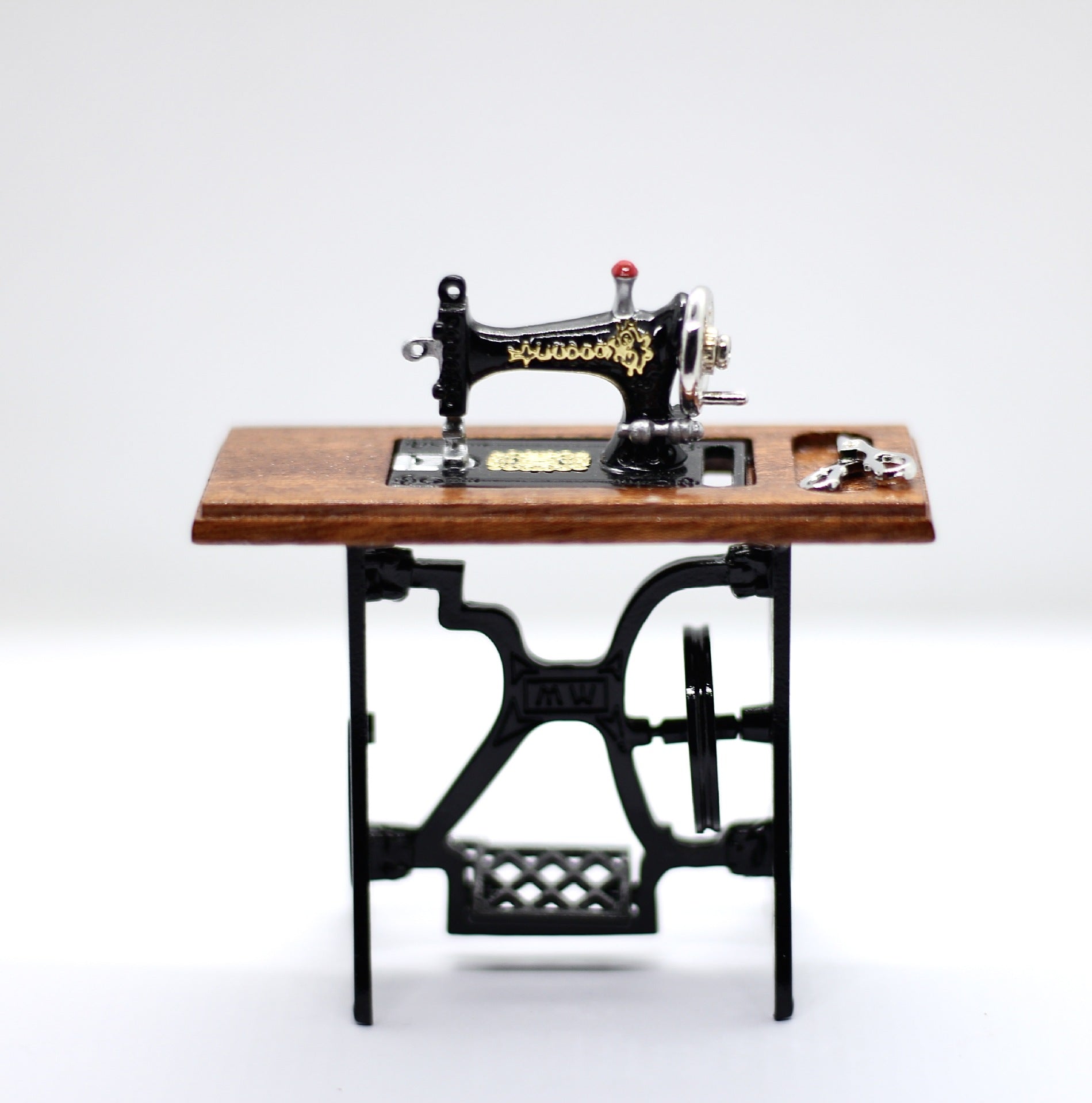 12 Scale Miniature Scene Model Scene Dollhouse Accessories Display Vintage Nostalgic Foot Pedal Sewing Machine Electric Car