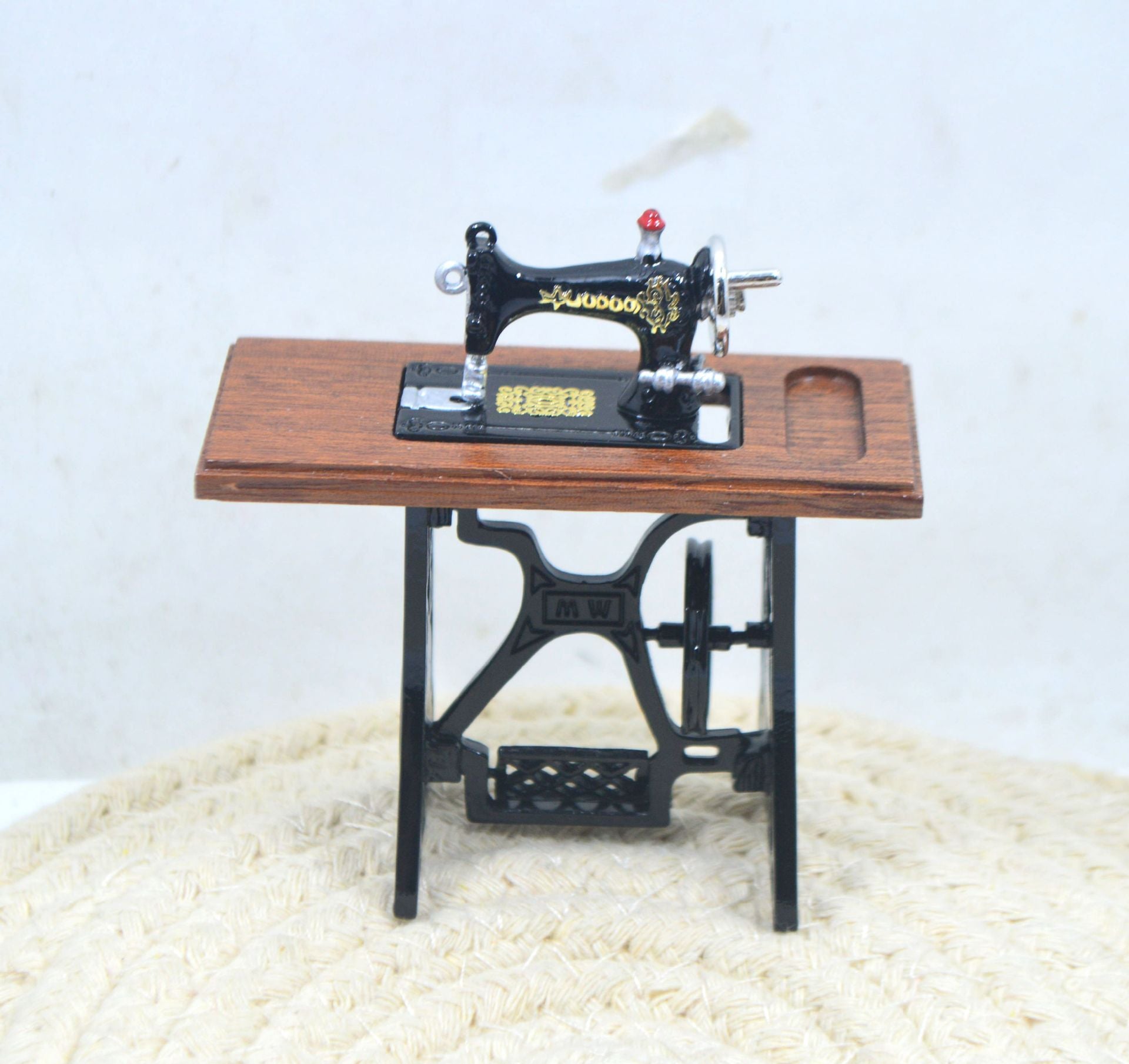 12 Scale Miniature Scene Model Scene Dollhouse Accessories Display Vintage Nostalgic Foot Pedal Sewing Machine Electric Car