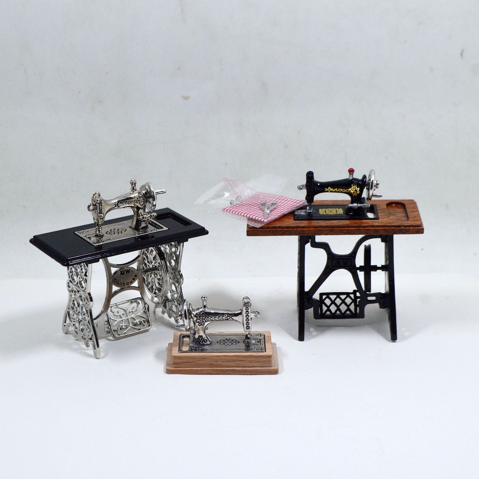 12 Scale Miniature Scene Model Scene Dollhouse Accessories Display Vintage Nostalgic Foot Pedal Sewing Machine Electric Car