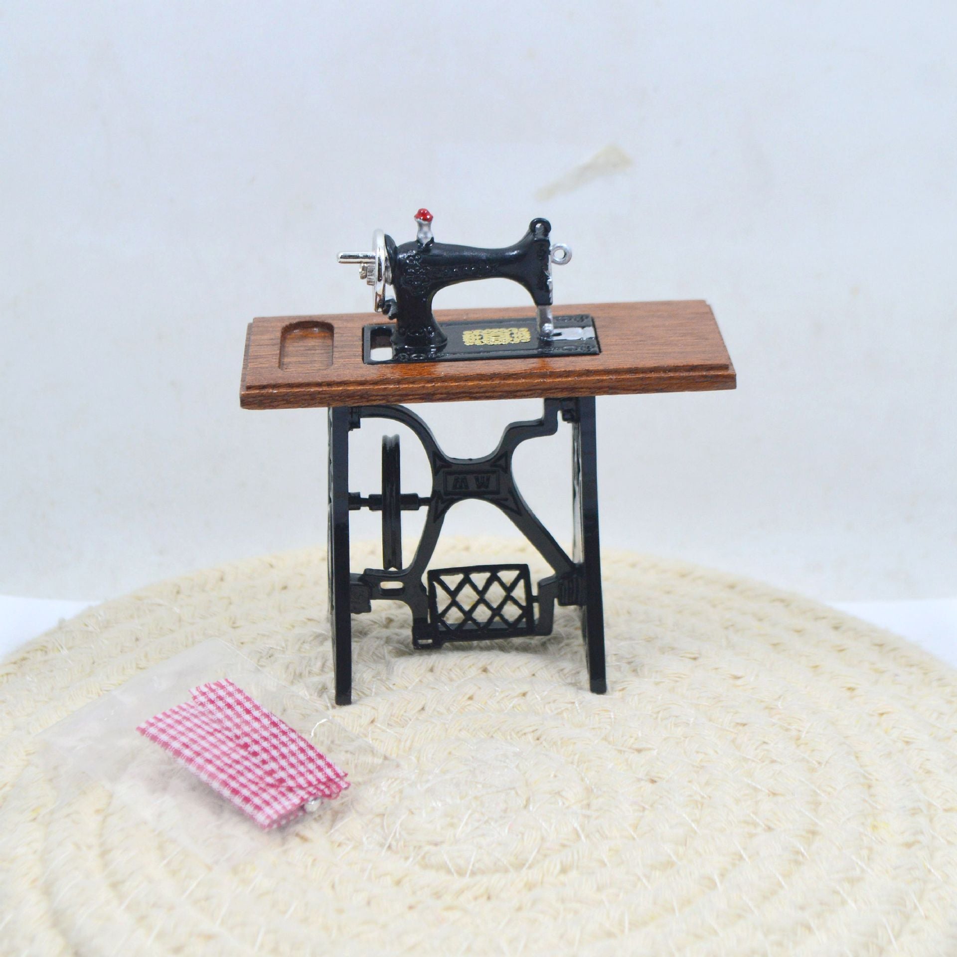 12 Scale Miniature Scene Model Scene Dollhouse Accessories Display Vintage Nostalgic Foot Pedal Sewing Machine Electric Car