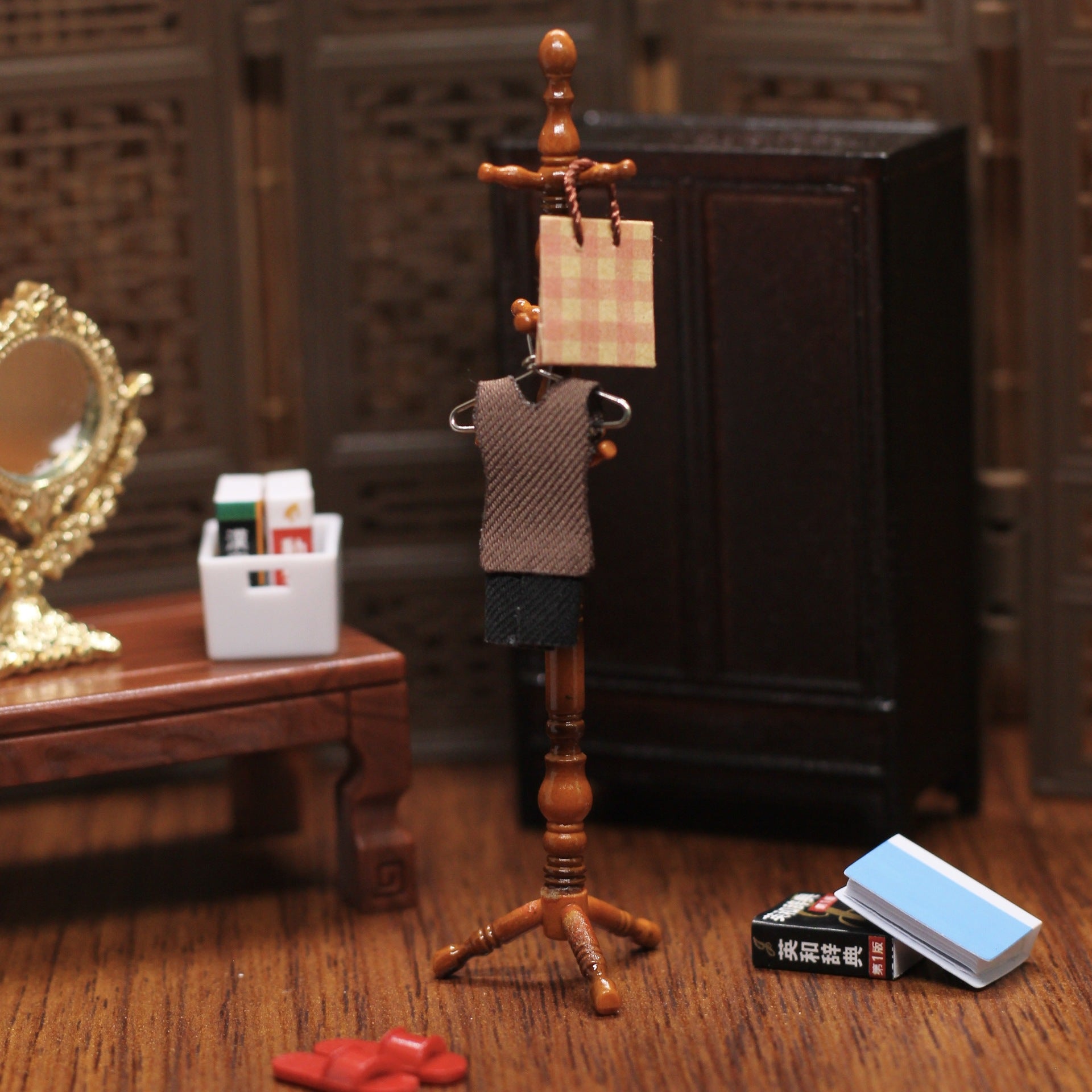 Dollhouse Miniature Dollhouse Accessories Miniature Simulation Mini Floor-standing Coat Rack Vintage Bag Rack Bedroom