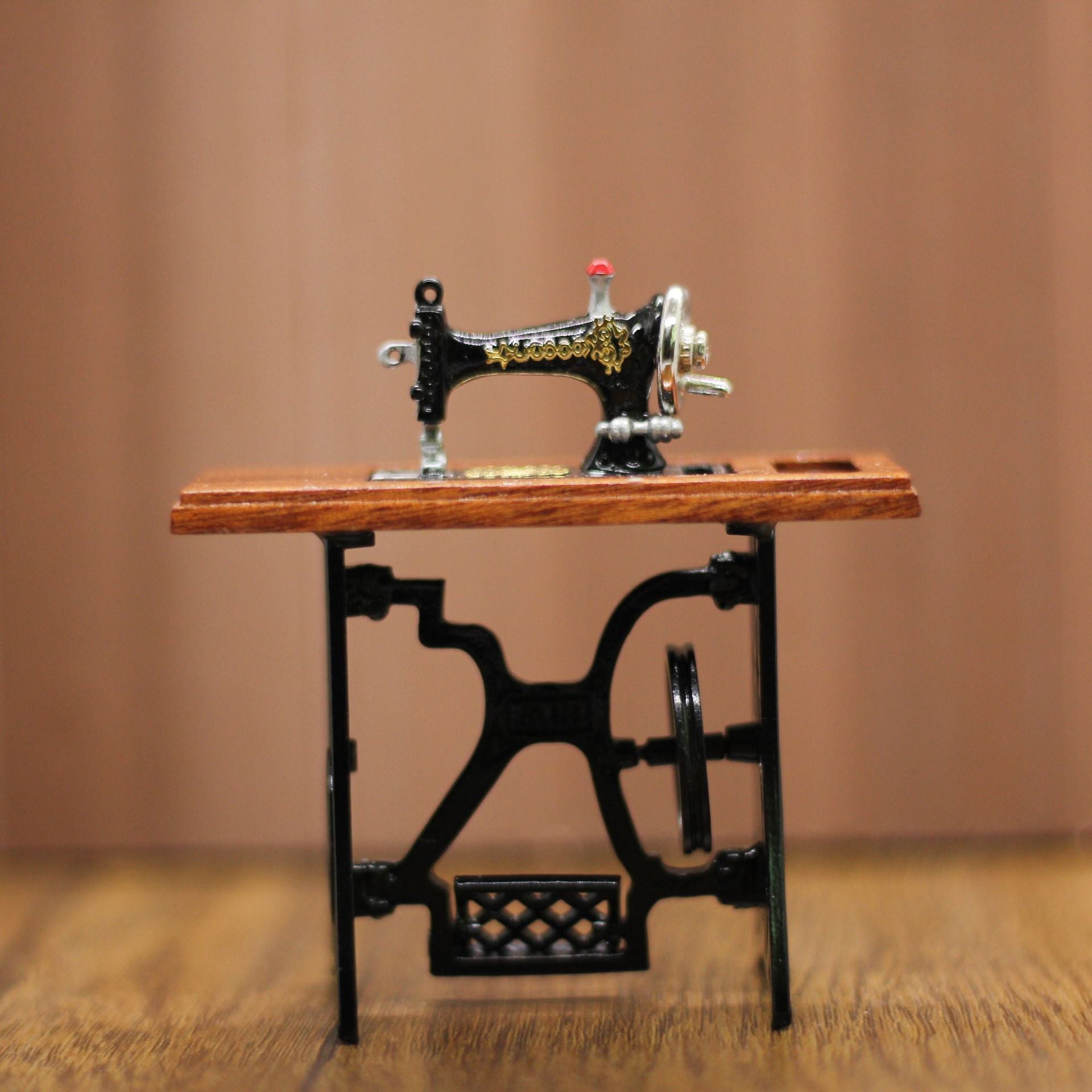 12 Scale Miniature Scene Model Scene Dollhouse Accessories Display Vintage Nostalgic Foot Pedal Sewing Machine Electric Car