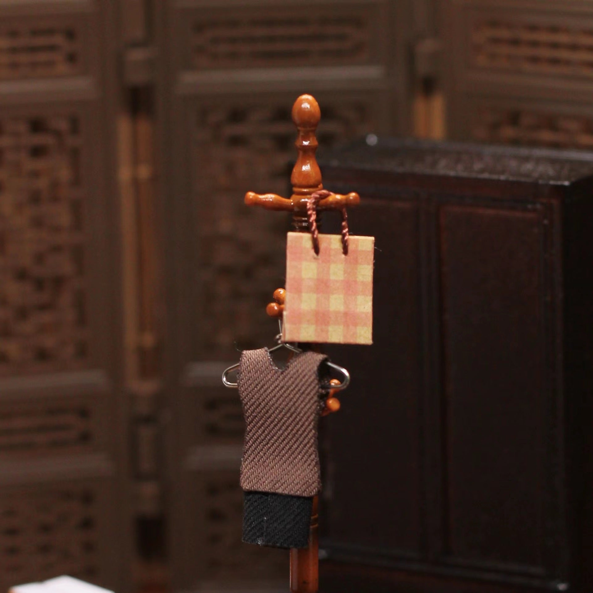 Dollhouse Miniature Dollhouse Accessories Miniature Simulation Mini Floor-standing Coat Rack Vintage Bag Rack Bedroom