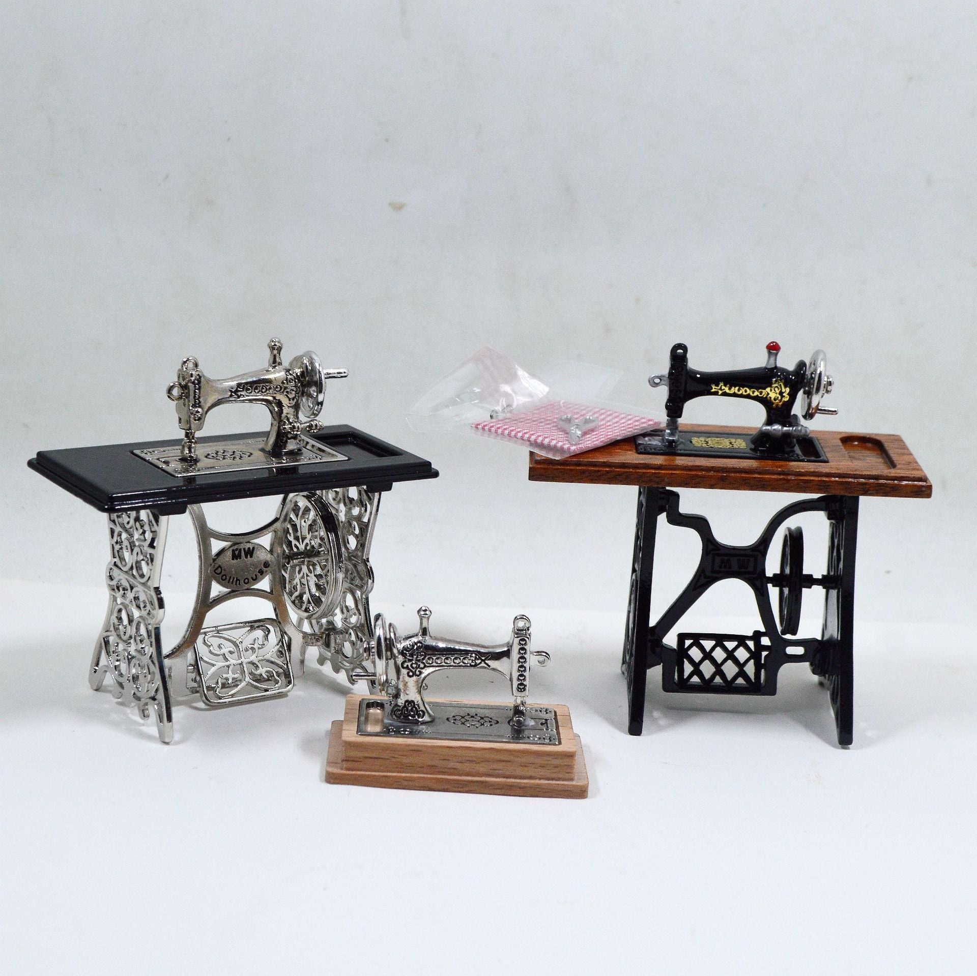12 Scale Miniature Scene Model Scene Dollhouse Accessories Display Vintage Nostalgic Foot Pedal Sewing Machine Electric Car