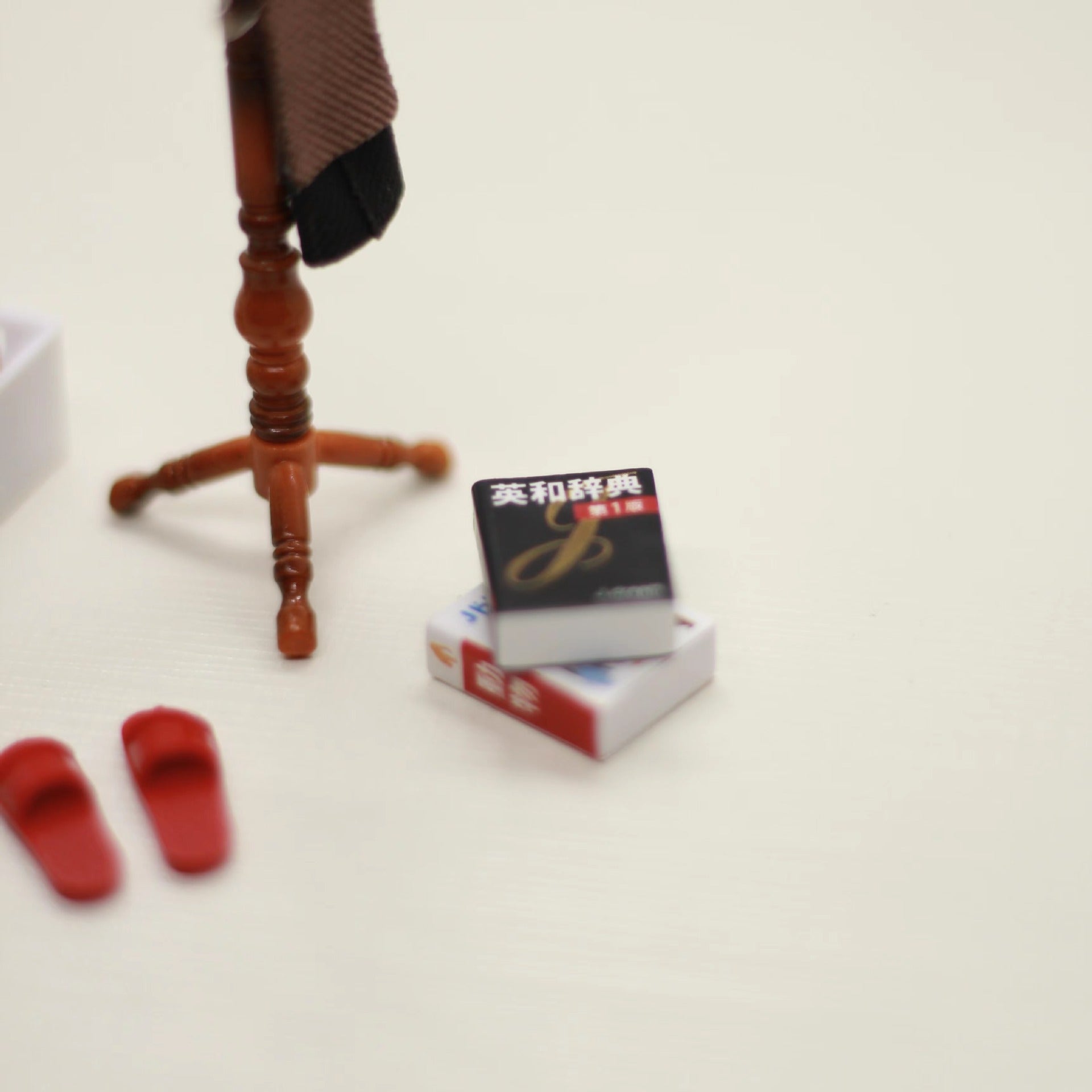 Dollhouse Miniature Dollhouse Accessories Miniature Simulation Mini Floor-standing Coat Rack Vintage Bag Rack Bedroom