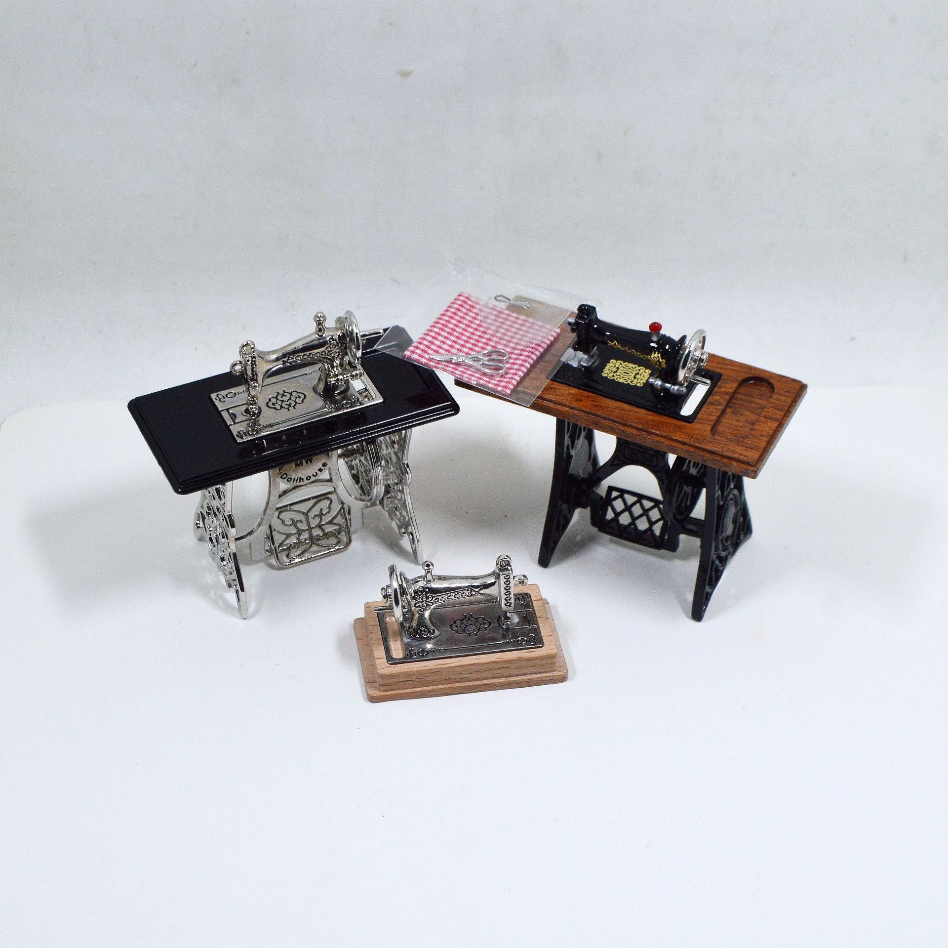 12 Scale Miniature Scene Model Scene Dollhouse Accessories Display Vintage Nostalgic Foot Pedal Sewing Machine Electric Car