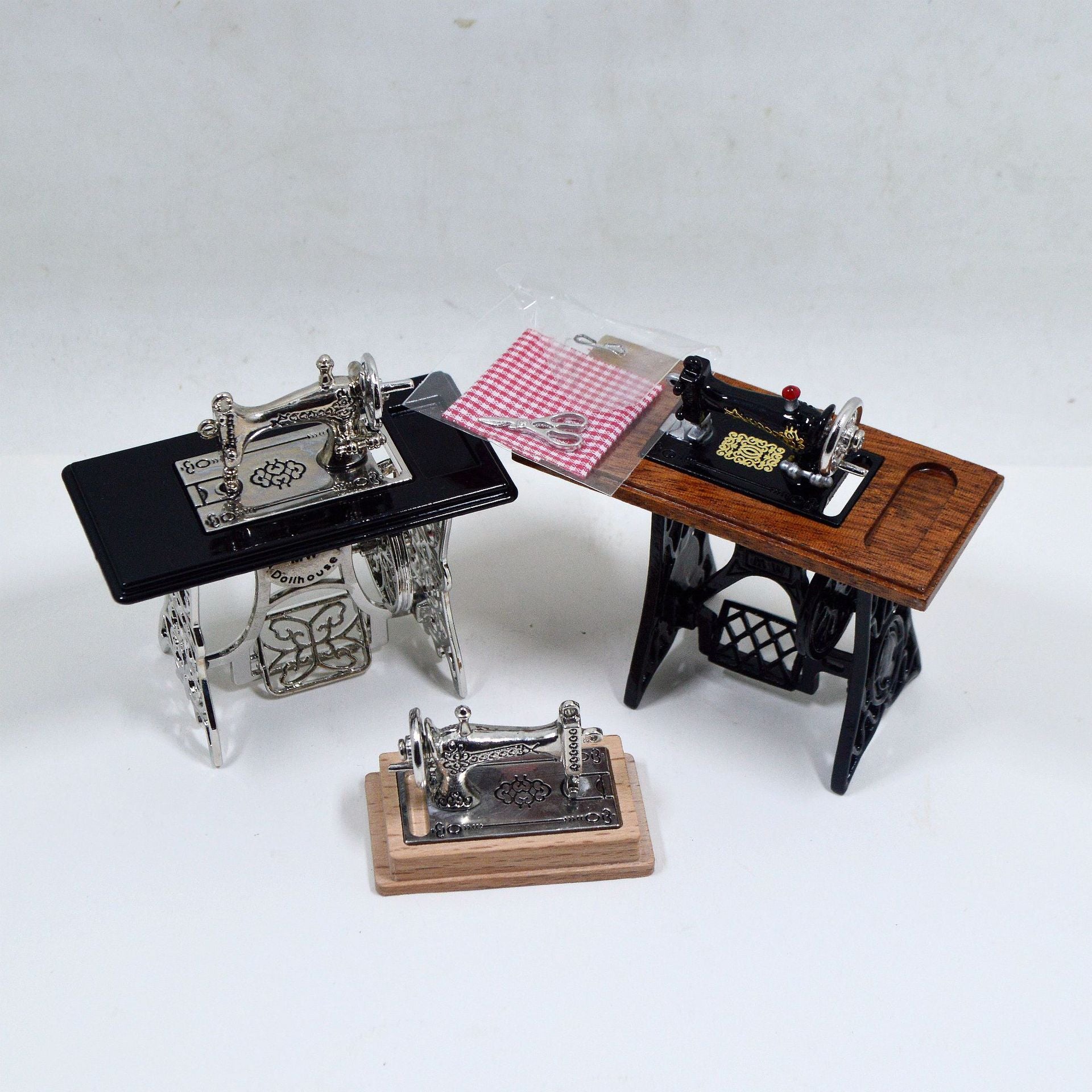 12 Scale Miniature Scene Model Scene Dollhouse Accessories Display Vintage Nostalgic Foot Pedal Sewing Machine Electric Car