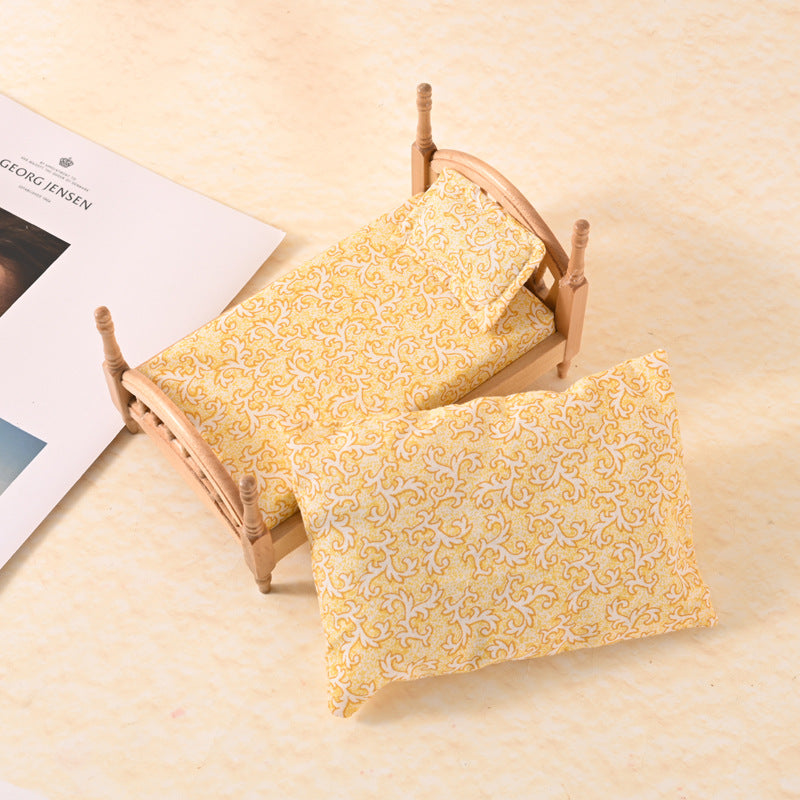 1:12 Dollhouse Mini Furniture Bedroom Micro Scene Wooden Classical European Single Bed