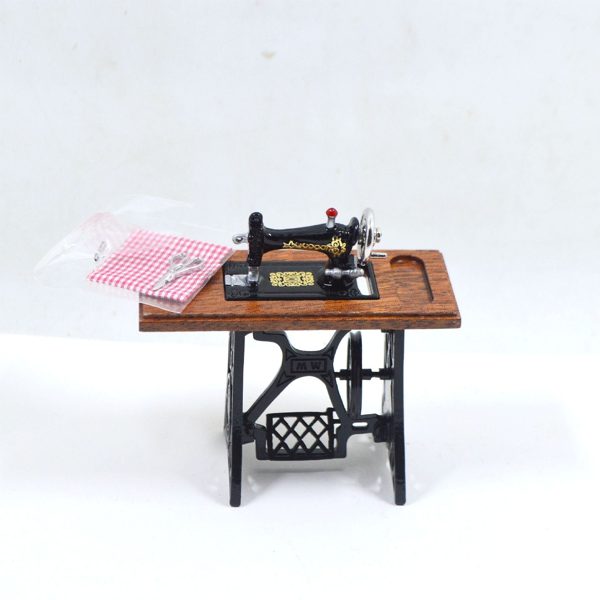 12 Scale Miniature Scene Model Scene Dollhouse Accessories Display Vintage Nostalgic Foot Pedal Sewing Machine Electric Car