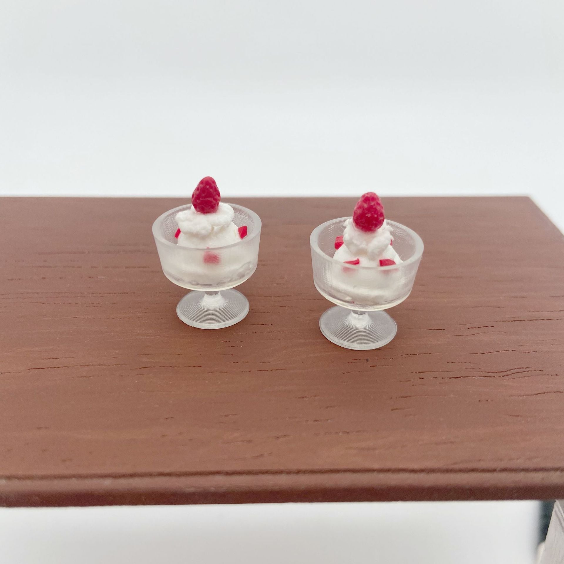 Miniature Toy Simulation Strawberry Ice Cream Cup Food Play 1/6 Blythe 1/8 BJD Dollhouse Scene Props