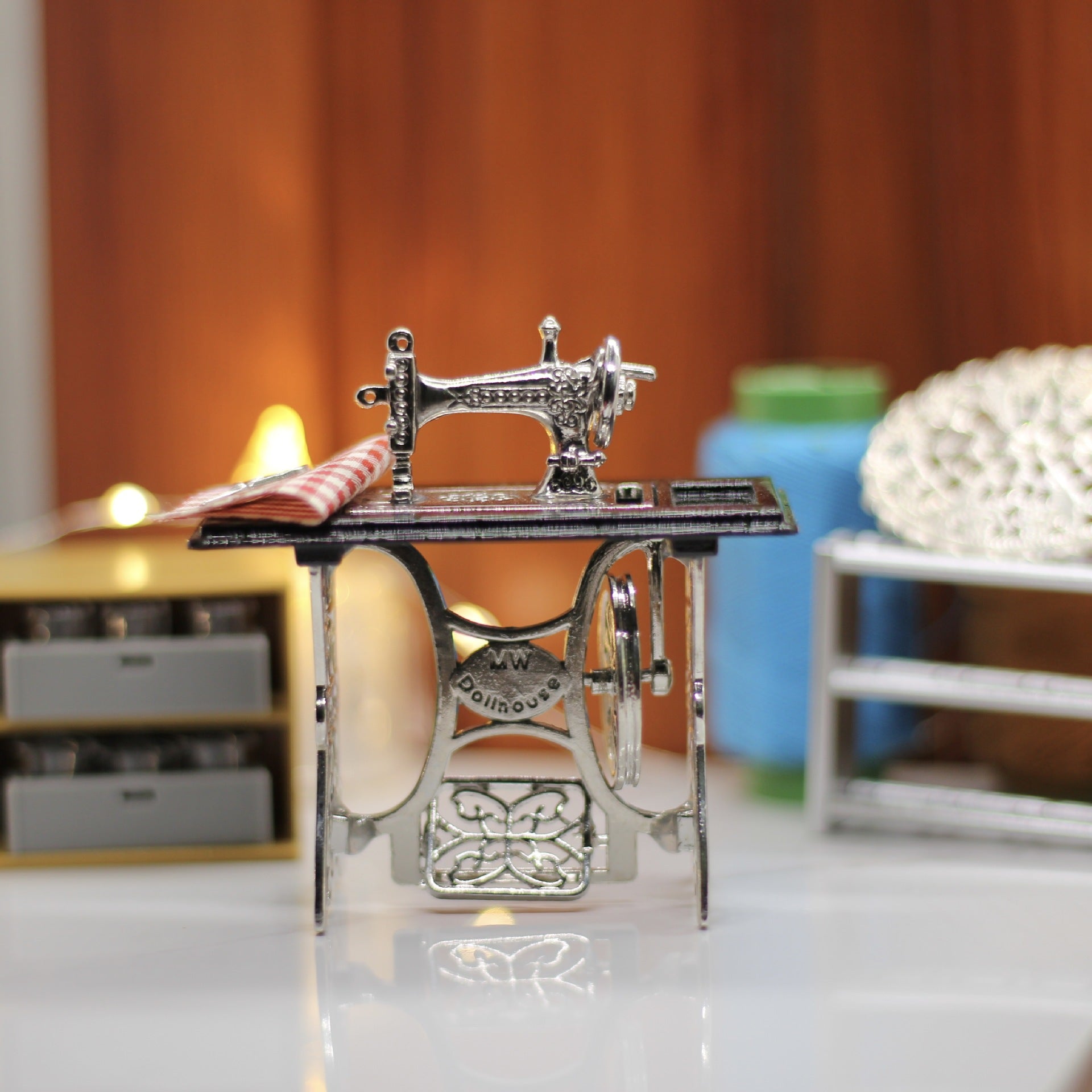 12 Scale Miniature Scene Model Scene Dollhouse Accessories Display Vintage Nostalgic Foot Pedal Sewing Machine Electric Car