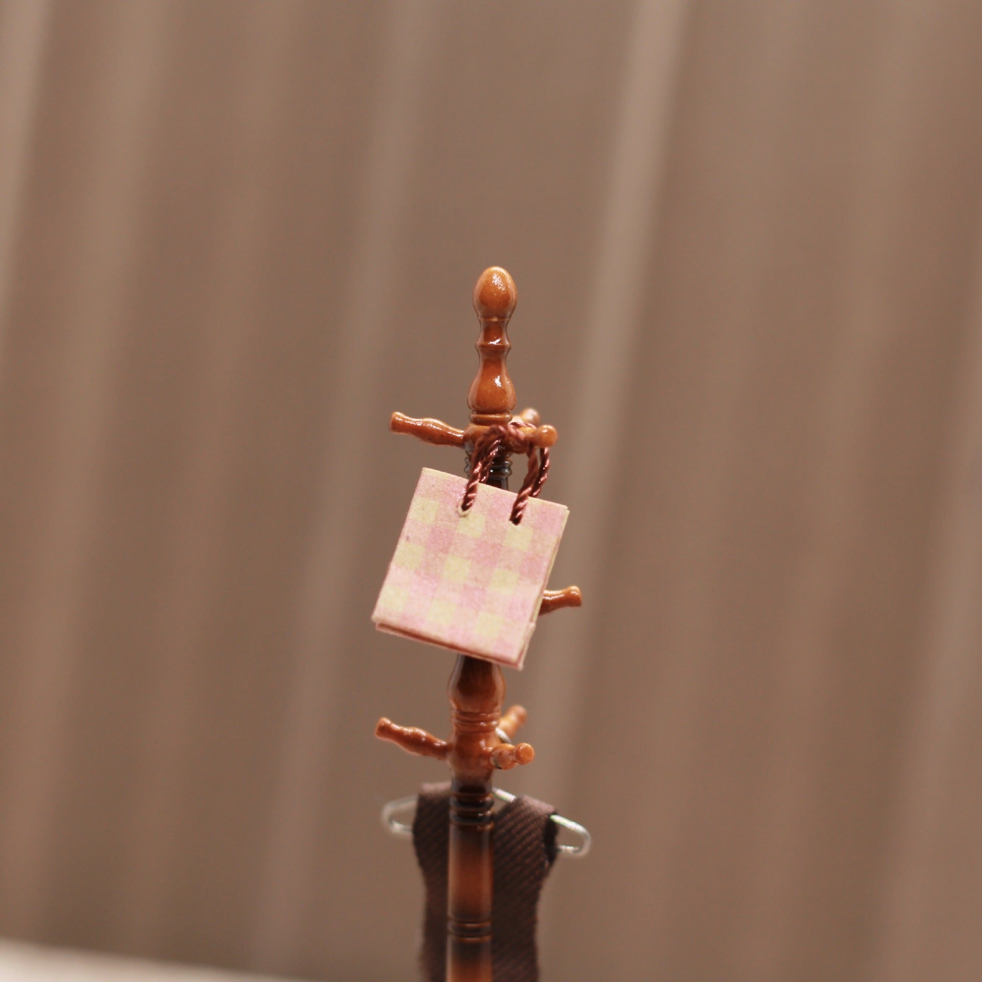 Dollhouse Miniature Dollhouse Accessories Miniature Simulation Mini Floor-standing Coat Rack Vintage Bag Rack Bedroom