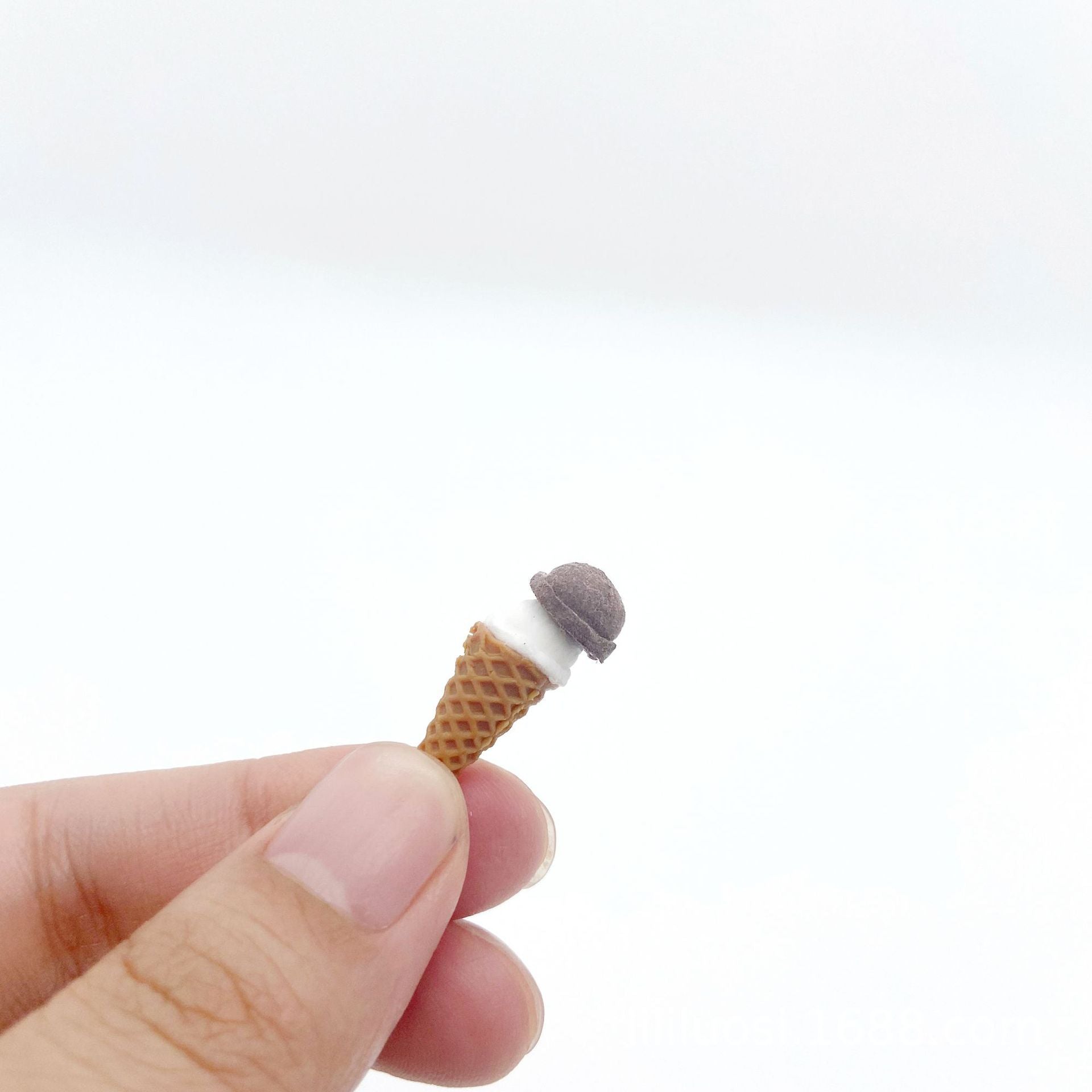 Miniature Mini Ice Cream Cone Toy for Six-Point BJD Eight-Point OB11 Dolls, Dollhouse Dessert Shop Accessories