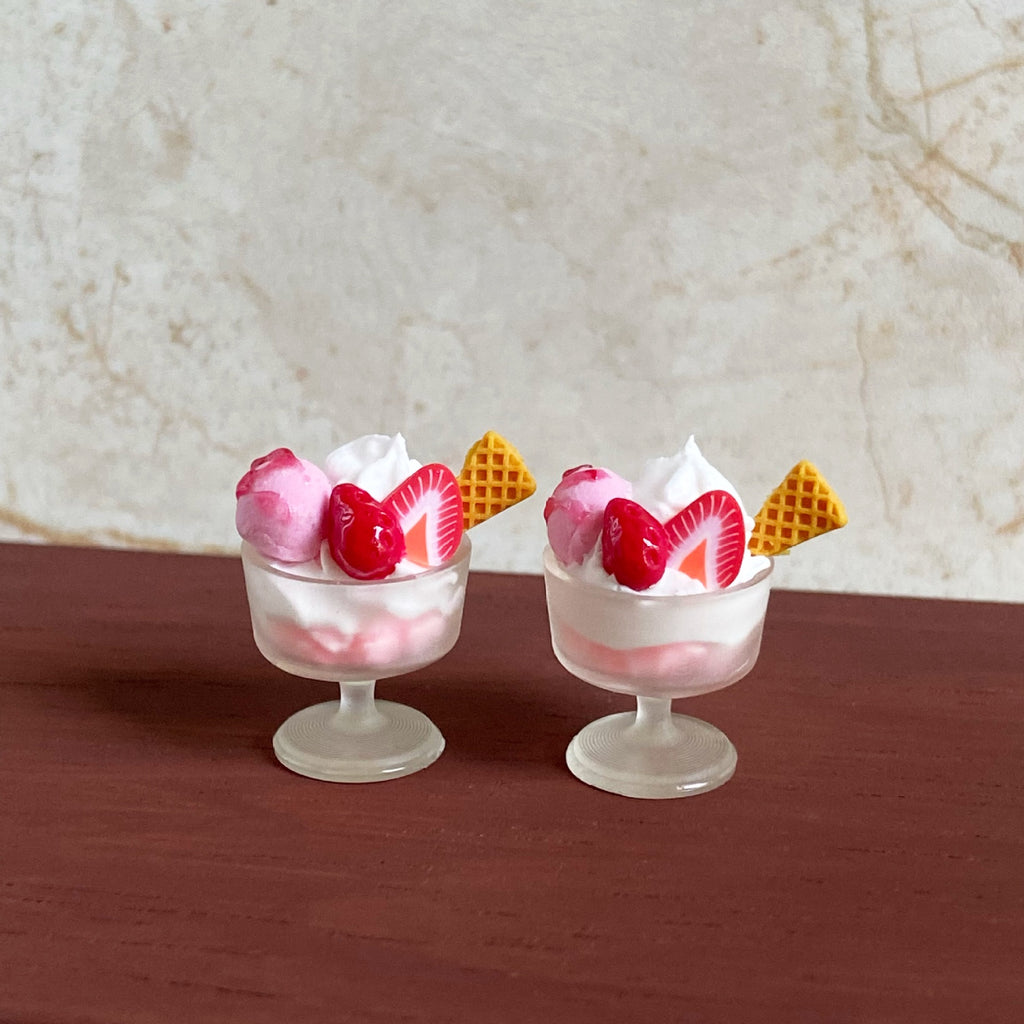 Miniature Strawberry Ball Pink Ice Cream Cup Dollhouse Toy Dessert Shop Decoration Accessories