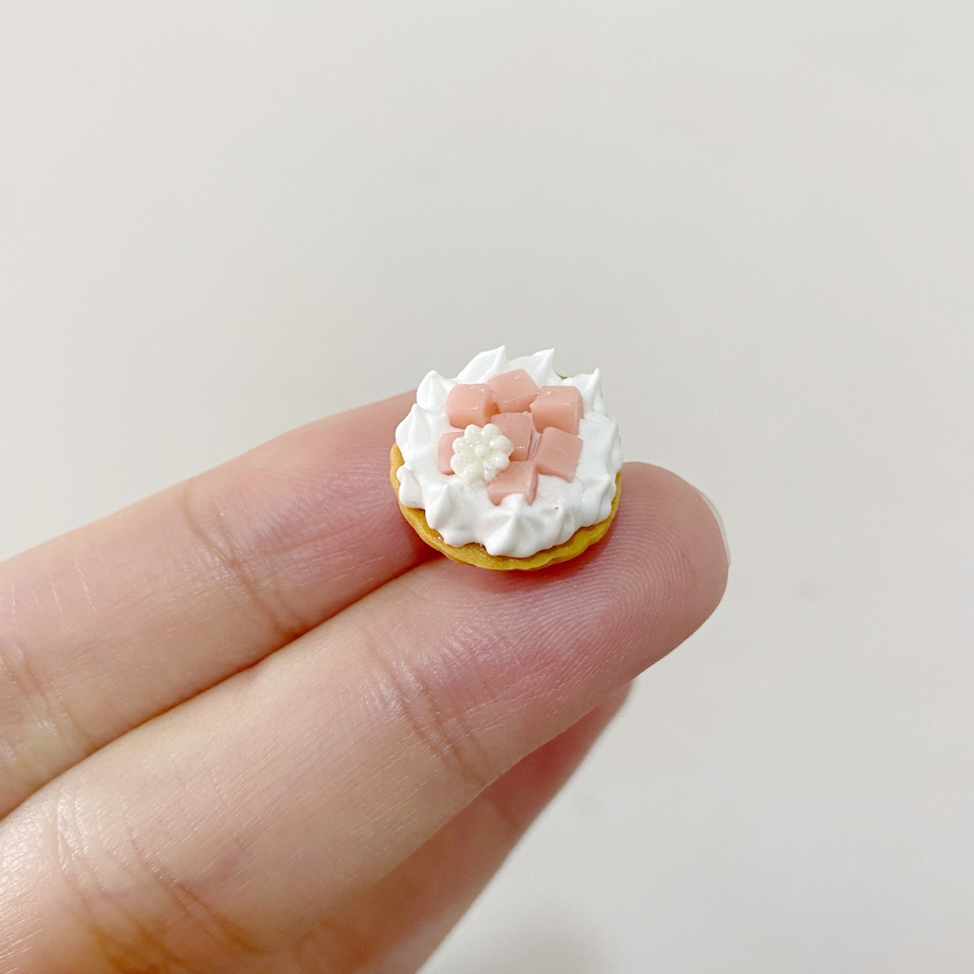 Six-Piece Miniature Food Play Peach Pie Eight-Piece BJD Dollhouse Dessert Shop Scene Photo Props
