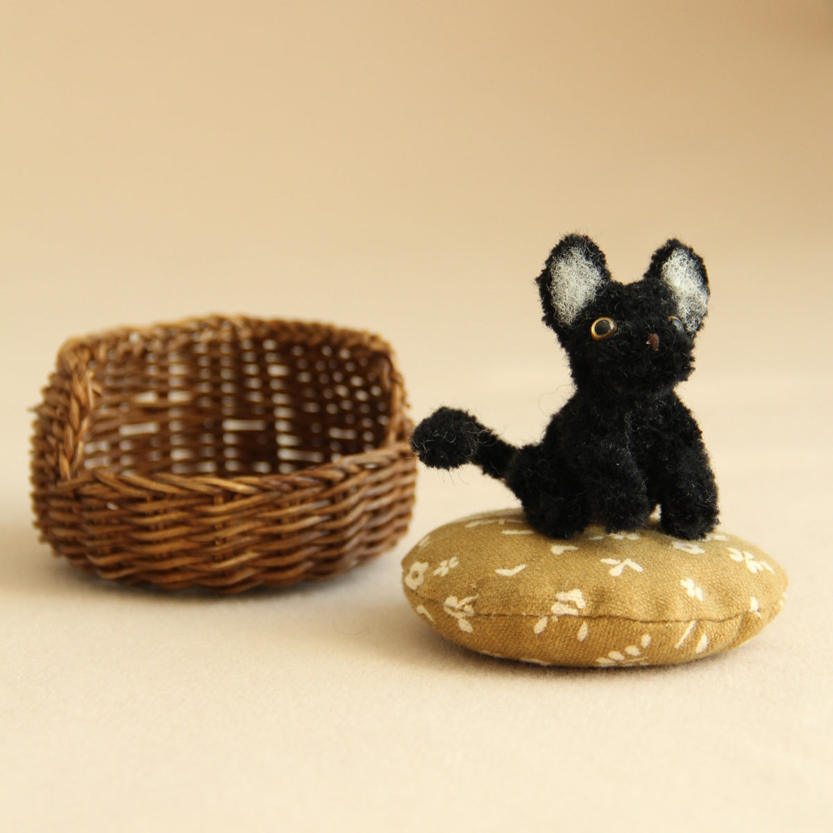 1:12 Miniature Handmade Twisted Stick Cat Pure Handmade Rattan Cat Nest Miniature Realistic Toy Nest Pet Ornament Decoration