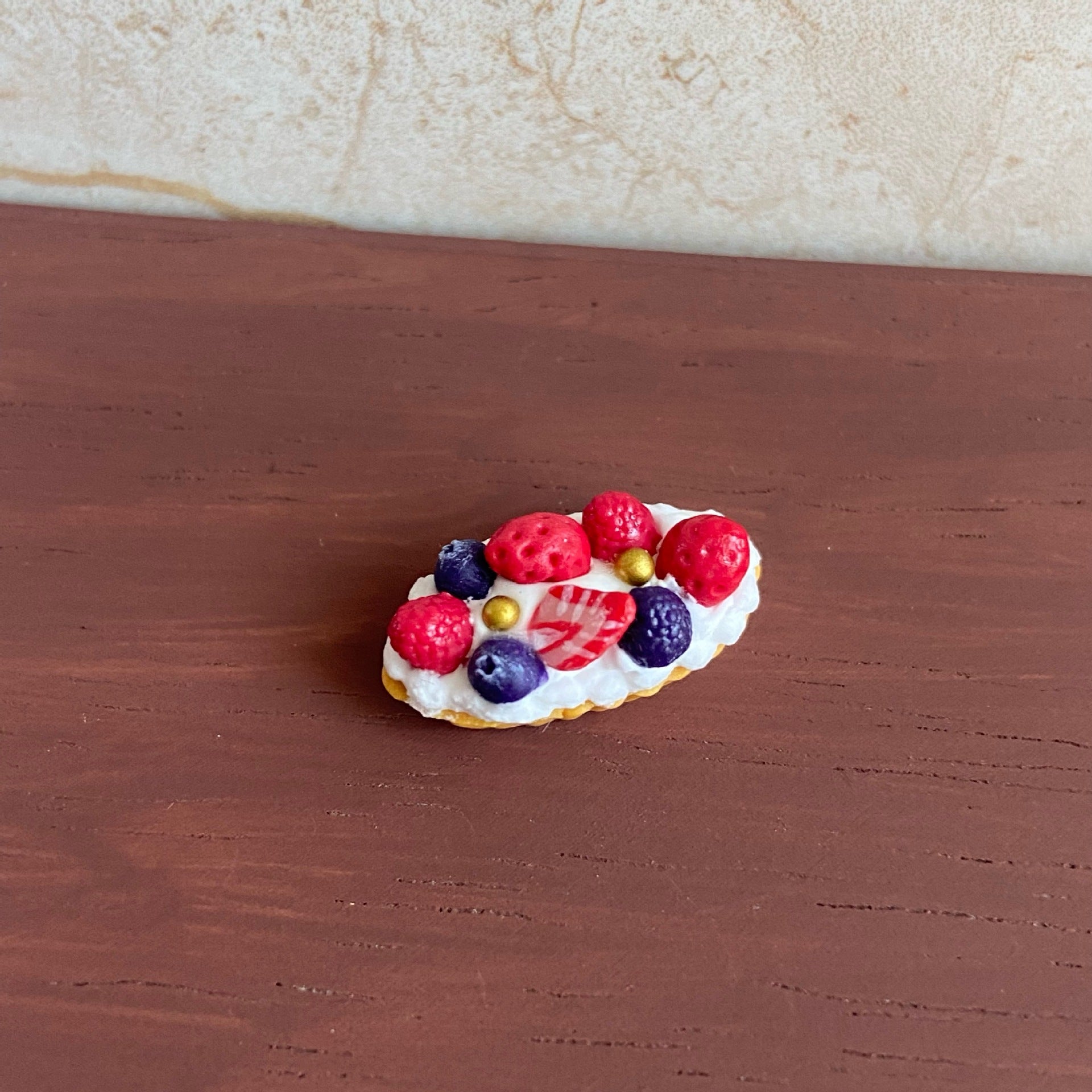 Miniature Simulation Food Toys Strawberry Blueberry Boat Pie Cute Cake Dollhouse Decoration Accessories
