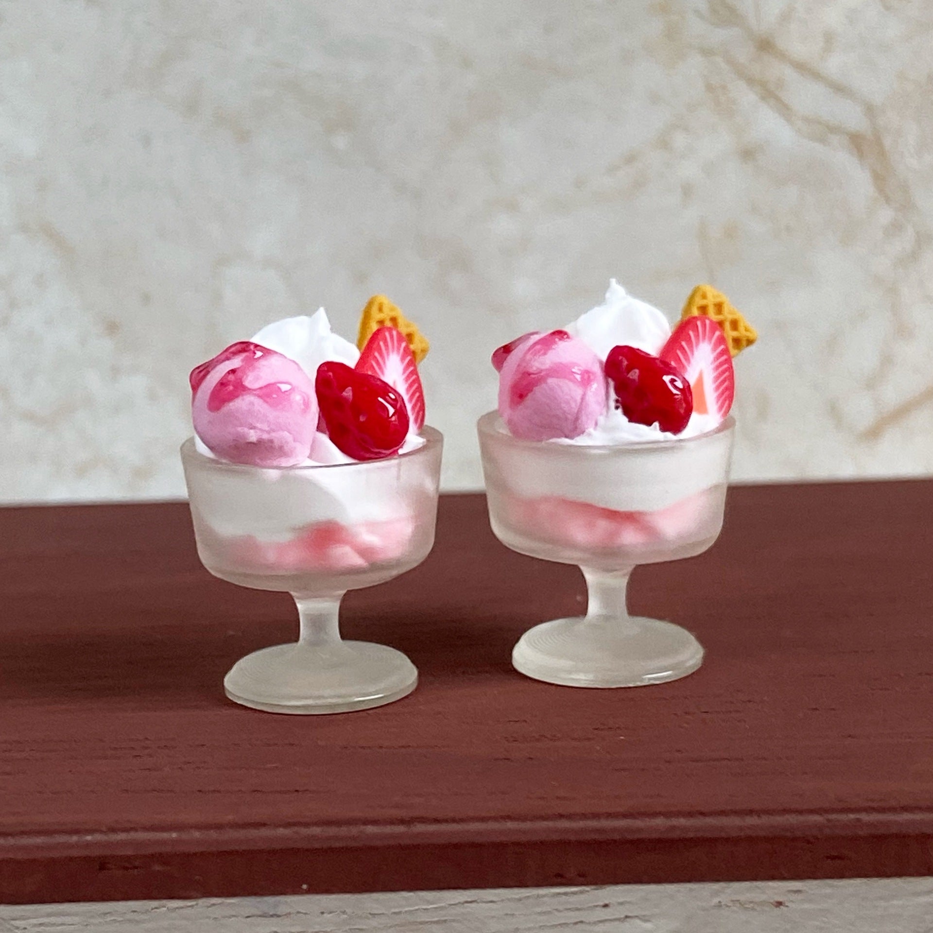 Miniature Strawberry Ball Pink Ice Cream Cup Dollhouse Toy Dessert Shop Decoration Accessories