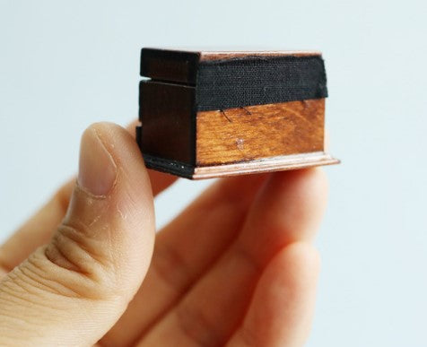 Dollhouse Miniature Sewing Machine Accessory