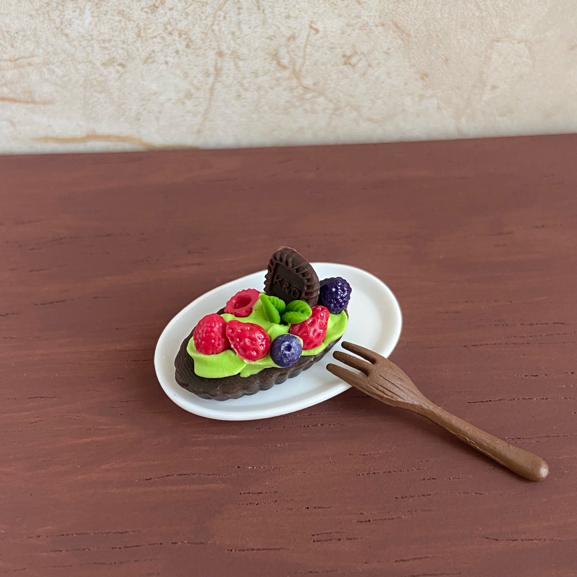 Miniature Simulation Food Toys Chocolate Fruit Cookies Boat Dollhouse Decoration Accessories