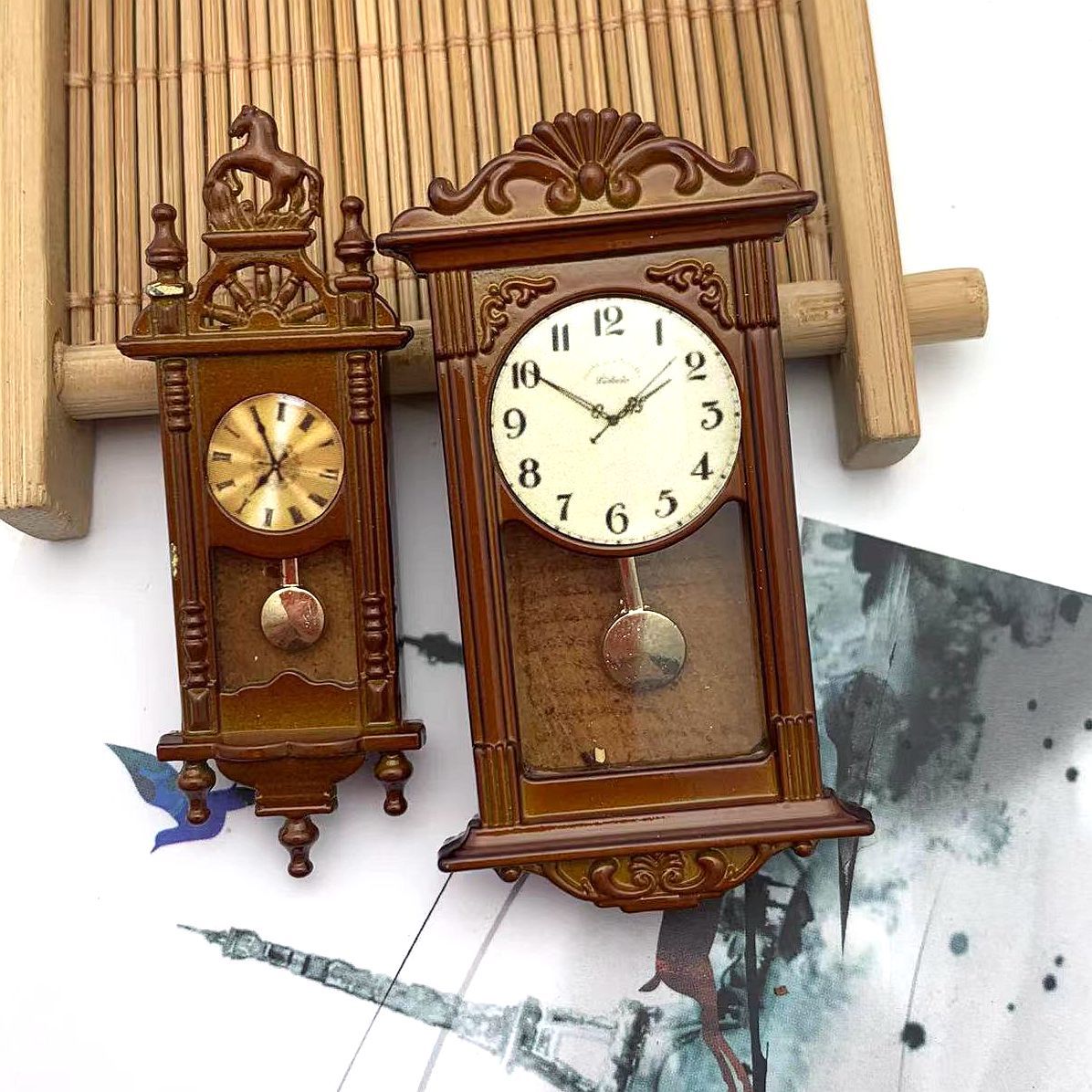 New 12-Minute Miniature Dollhouse Accessories Retro Roman Clock Children's Dollhouse Toy Hanging Clock Shooting Scene