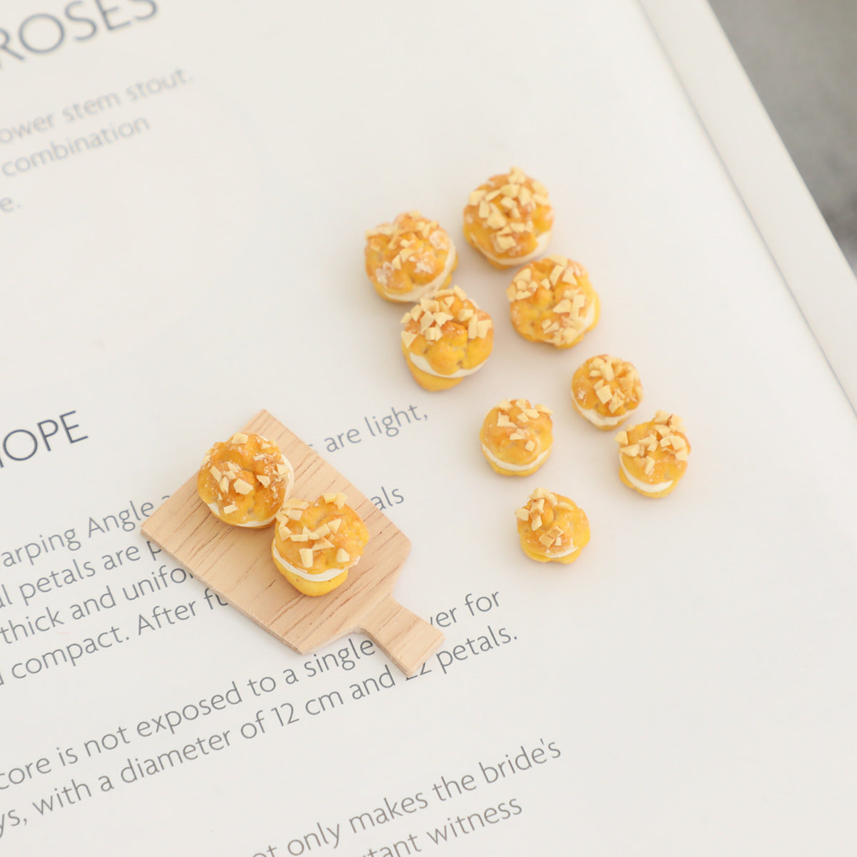 Simulation Food Miniature Dollhouse Cream Puff Play Food BJD Blind Box OB11 Eight-point Twelve-point Dollhouse