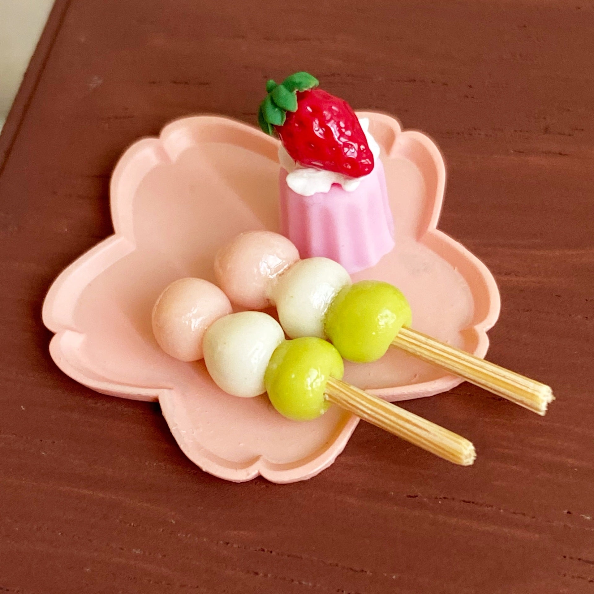 Miniature Simulation Food Play 3-Color Meatball Stick Miniature Food Play Dessert Shop Dollhouse Six-Piece Accessories