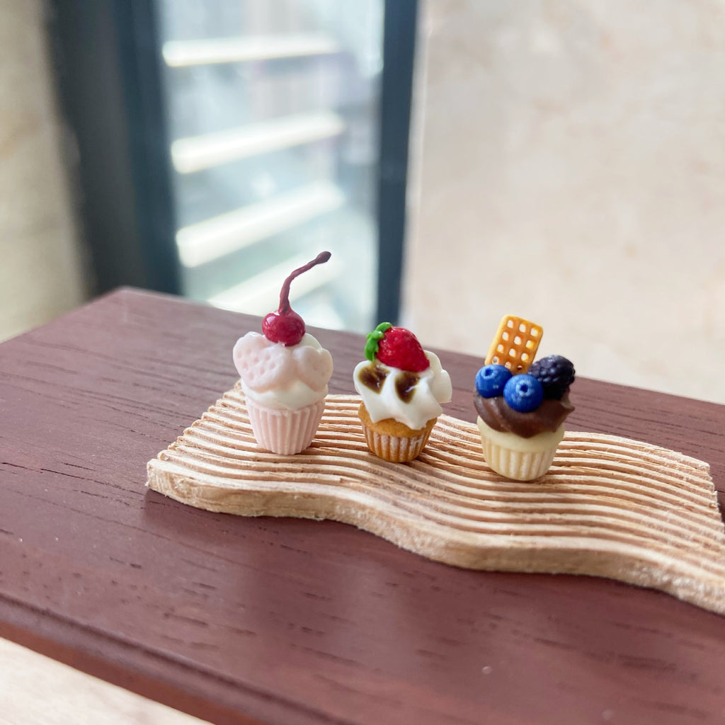 Miniature Strawberry Blueberry Fruit Cupcake Fun Food Play Dessert Shop Dollhouse Accessories