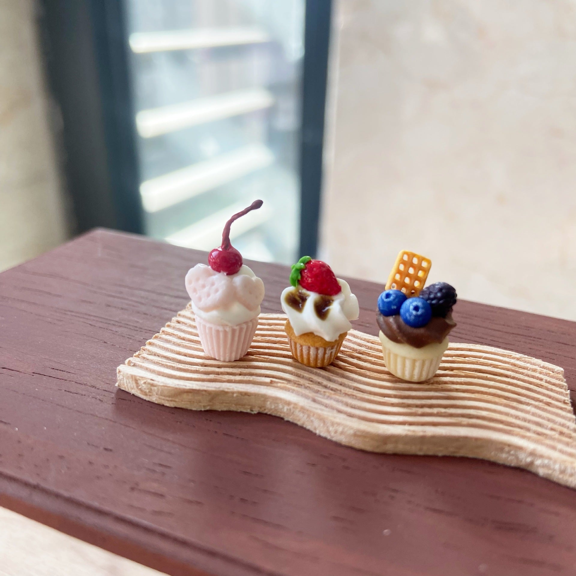 Miniature Strawberry Blueberry Fruit Cupcake Fun Food Play Dessert Shop Dollhouse Accessories