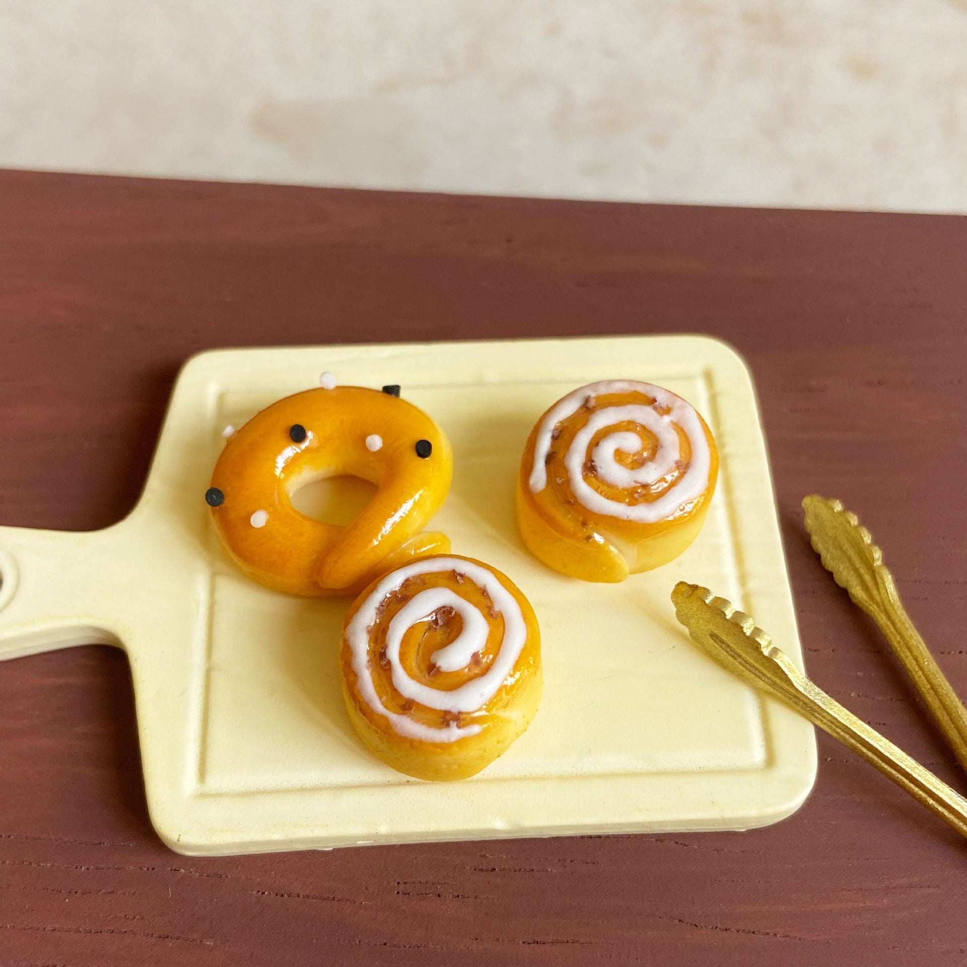 Simulation Bread Miniature Food Play Sesame Bagel and Cinnamon Roll Dollhouse Bakery Scene
