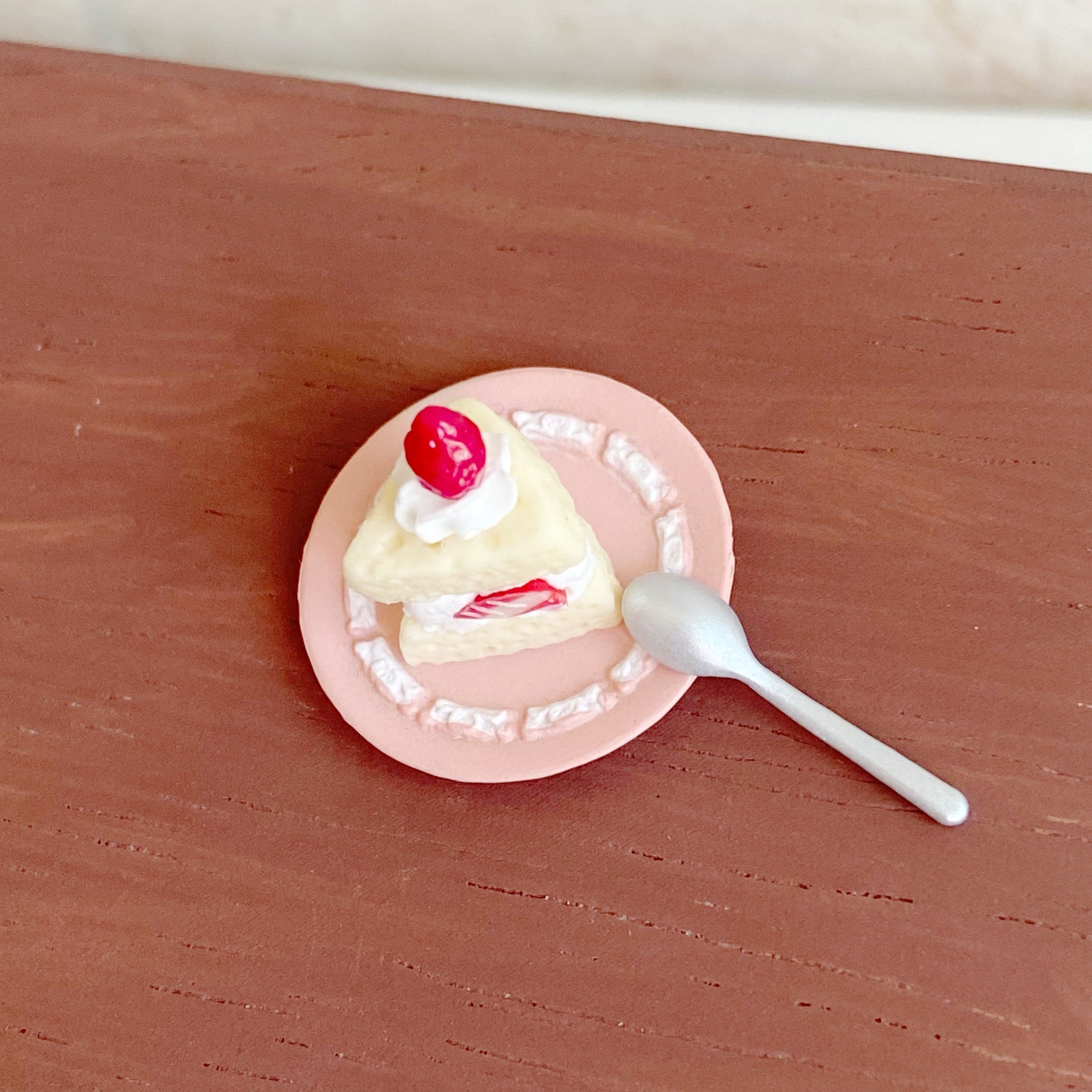 Miniature Simulated Triangle Strawberry Slice Cake Miniature Food Play Toy Six-Eighths Dollhouse Dessert Shop Decoration