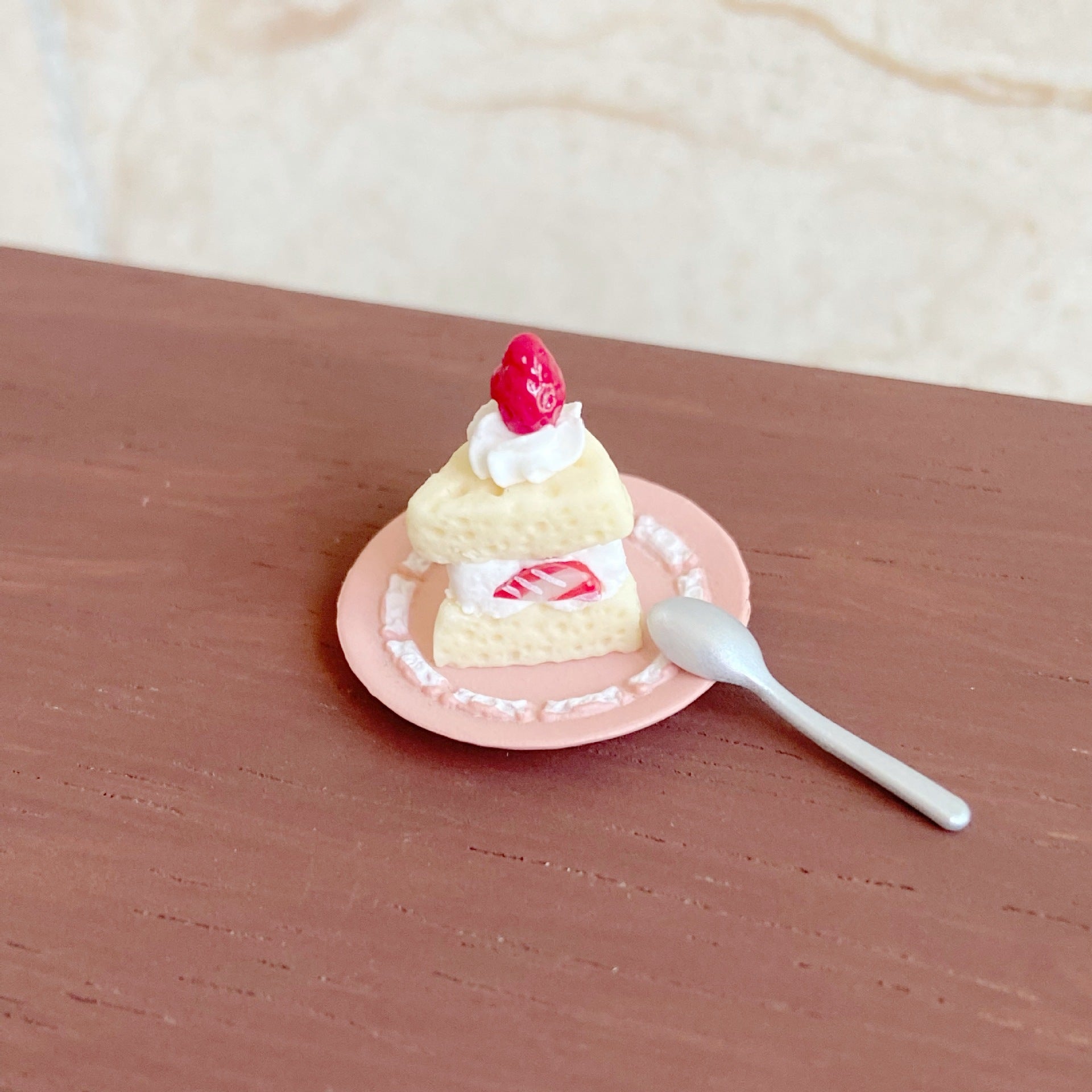 Miniature Simulated Triangle Strawberry Slice Cake Miniature Food Play Toy Six-Eighths Dollhouse Dessert Shop Decoration