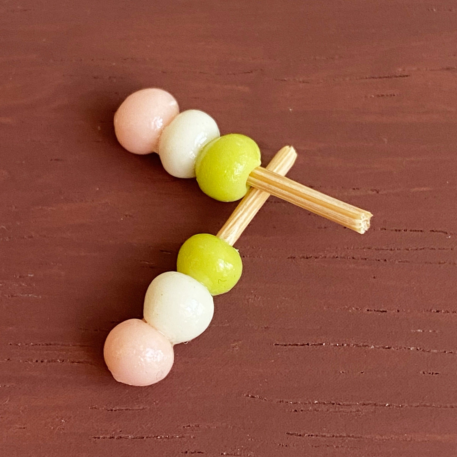 Miniature Simulation Food Play 3-Color Meatball Stick Miniature Food Play Dessert Shop Dollhouse Six-Piece Accessories