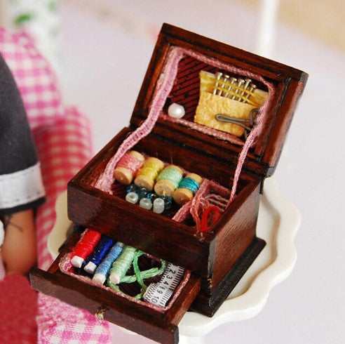 Dollhouse Miniature Sewing Machine Accessory