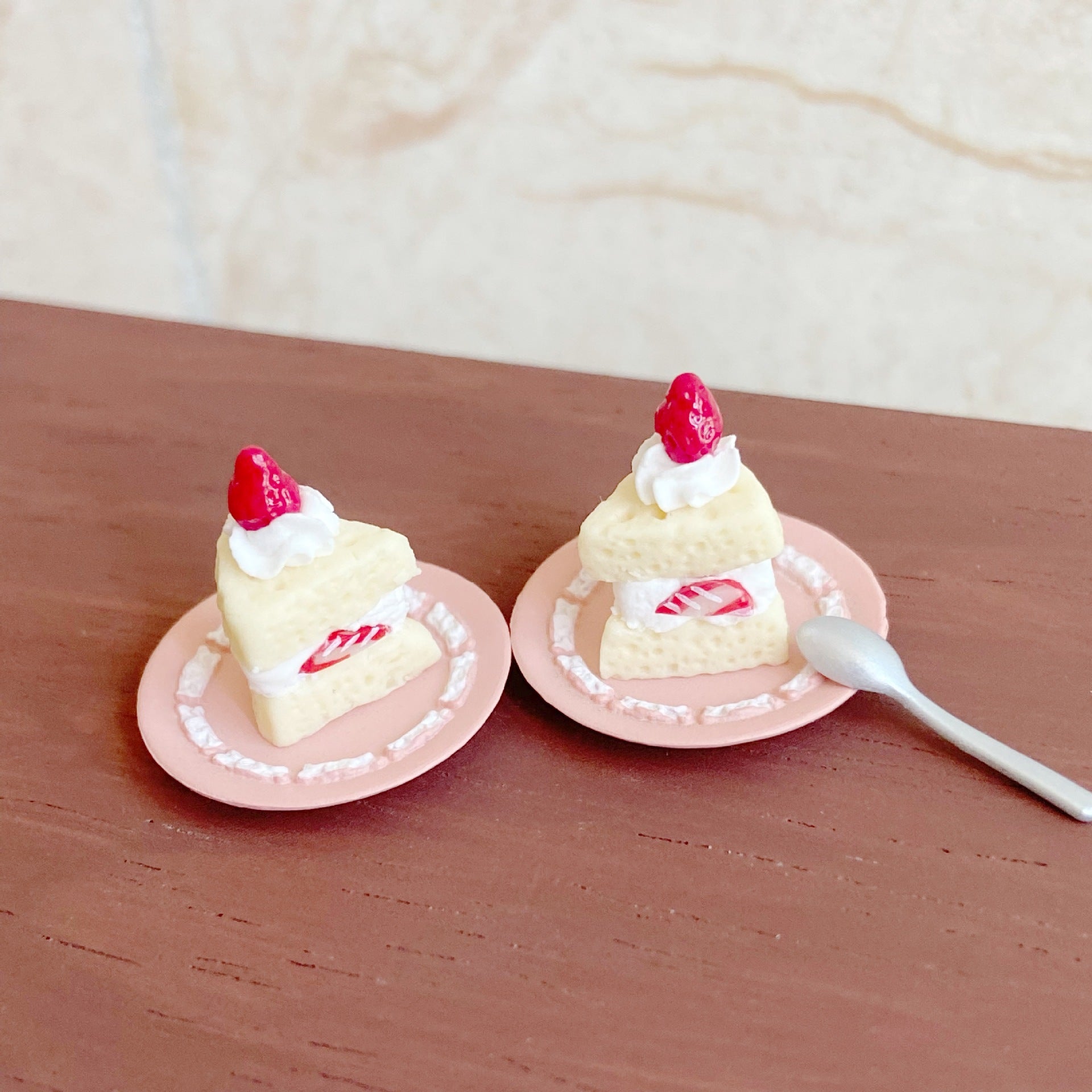 Miniature Simulated Triangle Strawberry Slice Cake Miniature Food Play Toy Six-Eighths Dollhouse Dessert Shop Decoration