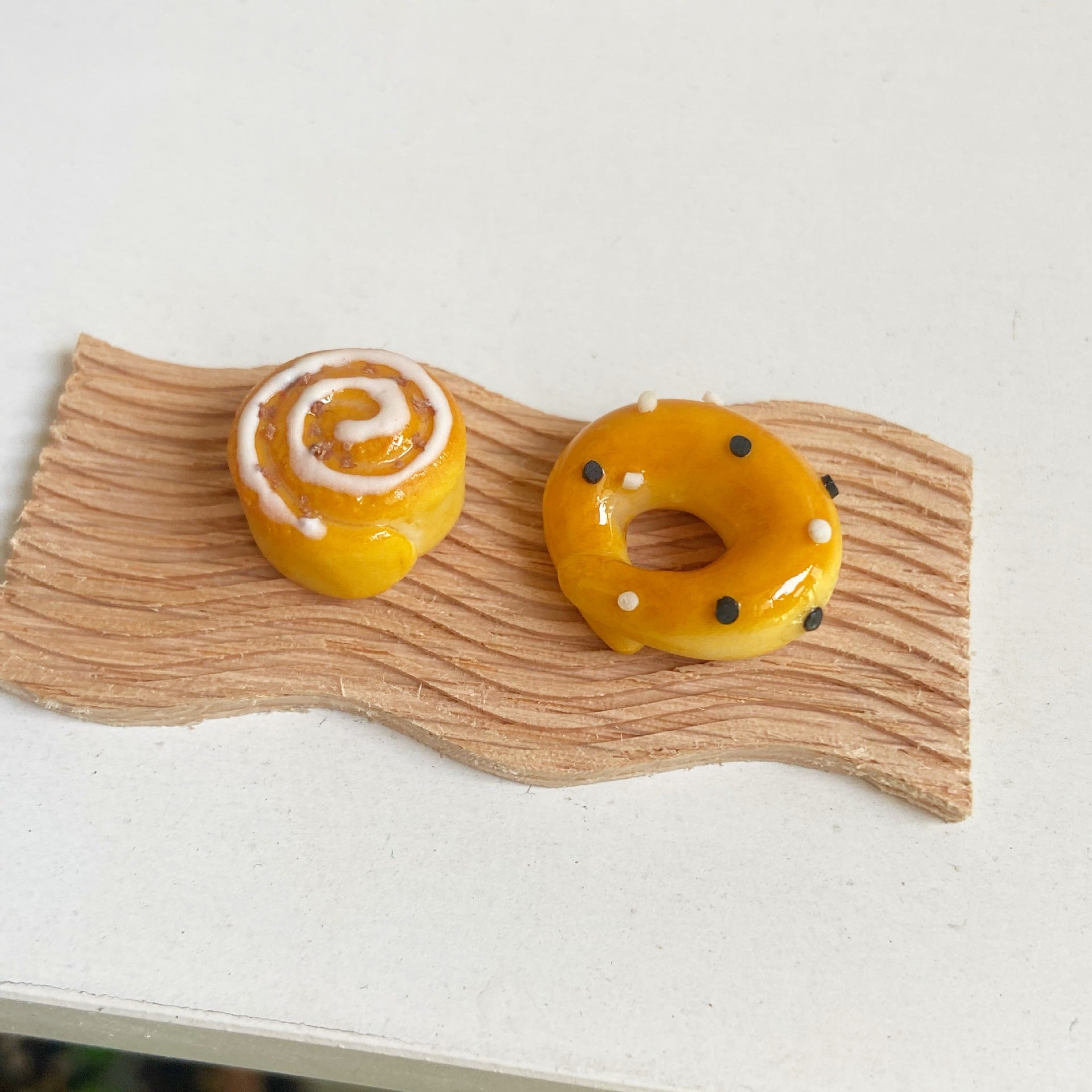 Simulation Bread Miniature Food Play Sesame Bagel and Cinnamon Roll Dollhouse Bakery Scene