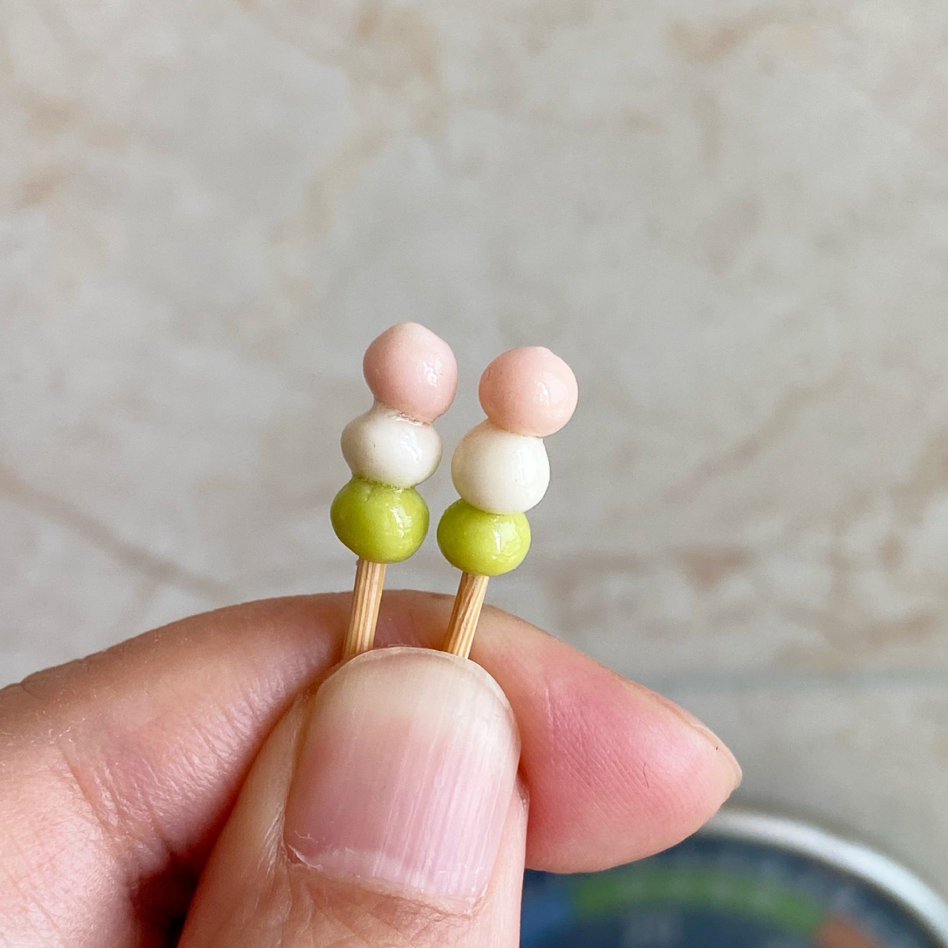 Miniature Simulation Food Play 3-Color Meatball Stick Miniature Food Play Dessert Shop Dollhouse Six-Piece Accessories