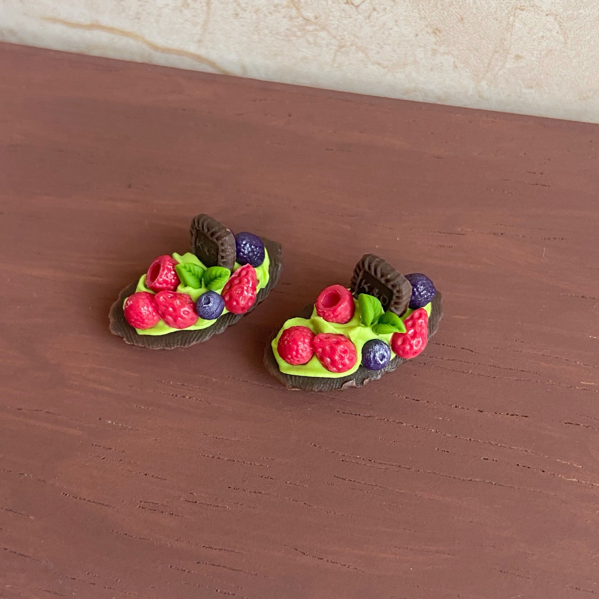 Miniature Simulation Food Toys Chocolate Fruit Cookies Boat Dollhouse Decoration Accessories