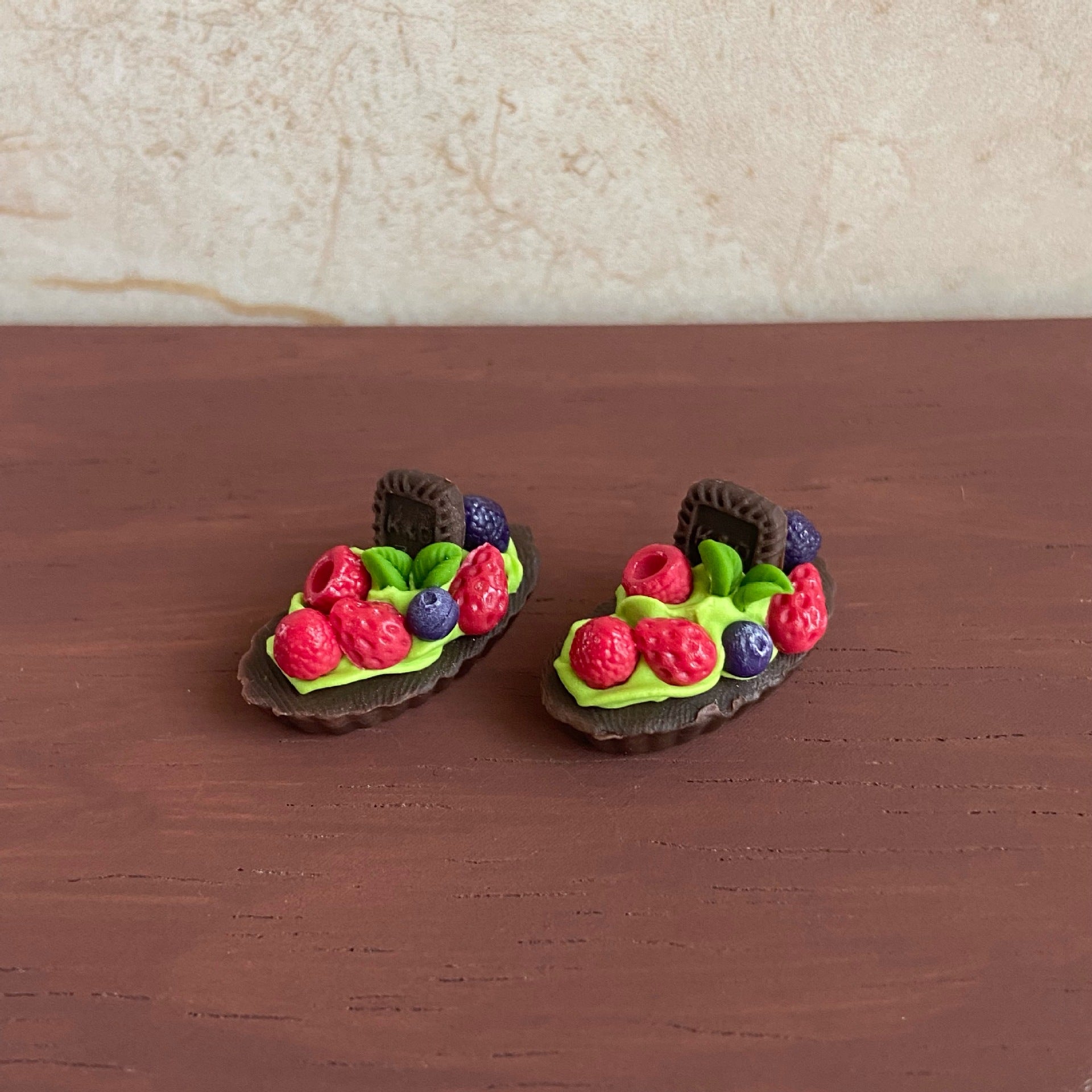 Miniature Simulation Food Toys Chocolate Fruit Cookies Boat Dollhouse Decoration Accessories