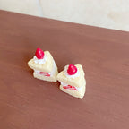 Miniature Simulated Triangle Strawberry Slice Cake Miniature Food Play Toy Six-Eighths Dollhouse Dessert Shop Decoration