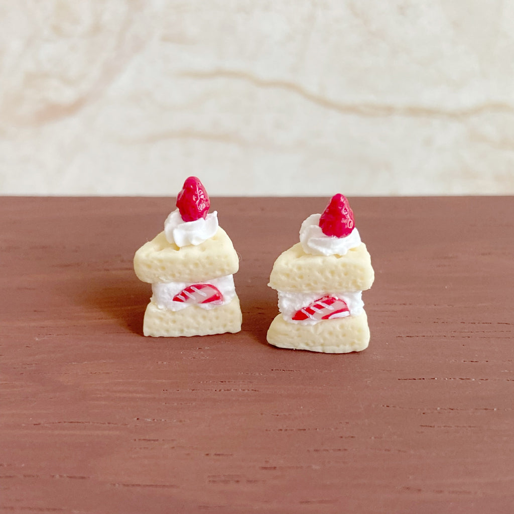 Miniature Simulated Triangle Strawberry Slice Cake Miniature Food Play Toy Six-Eighths Dollhouse Dessert Shop Decoration