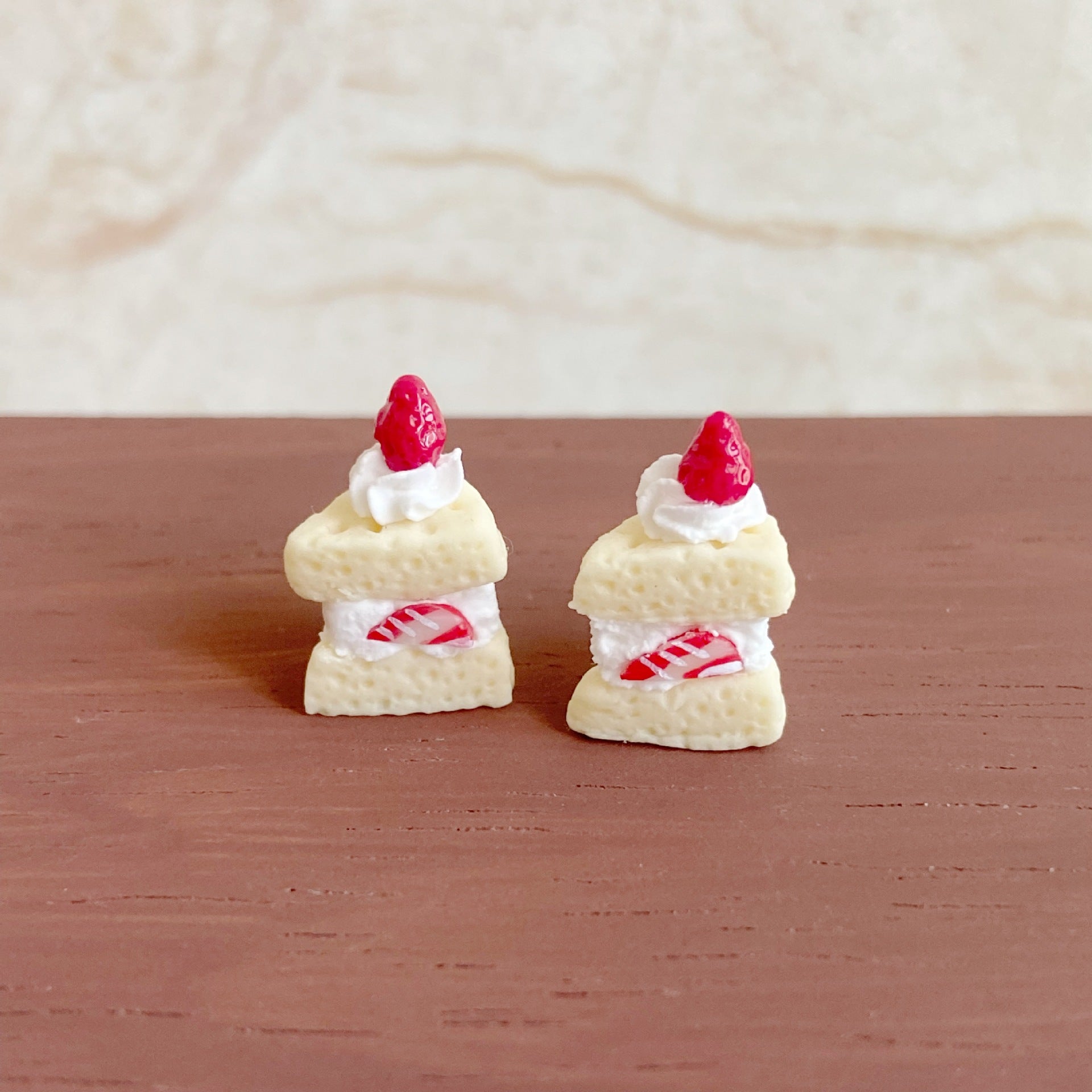 Miniature Simulated Triangle Strawberry Slice Cake Miniature Food Play Toy Six-Eighths Dollhouse Dessert Shop Decoration