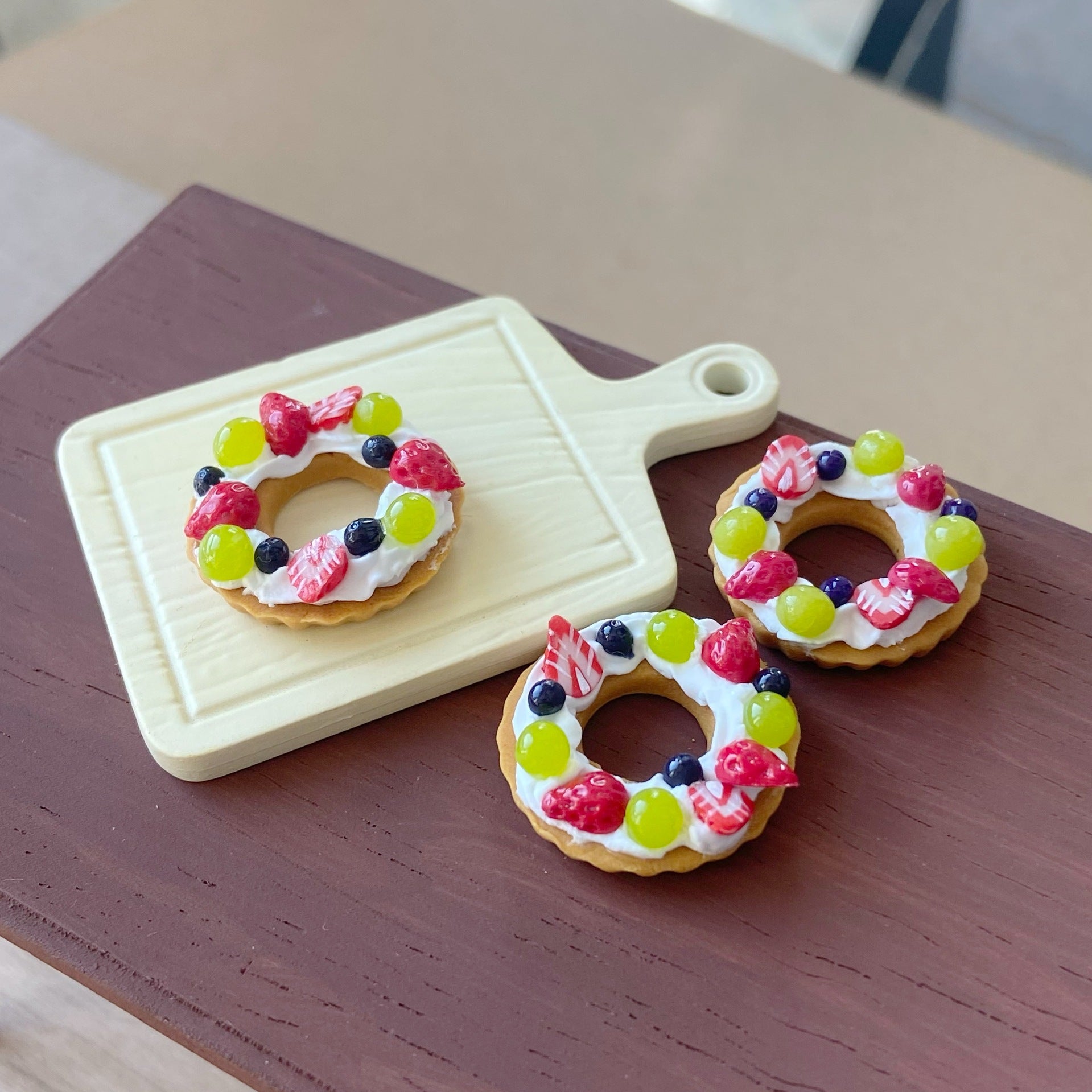 Miniature Christmas Berry Wreath Cake Fun Food Play Six-Dimensional Dessert Shop Dollhouse Accessories