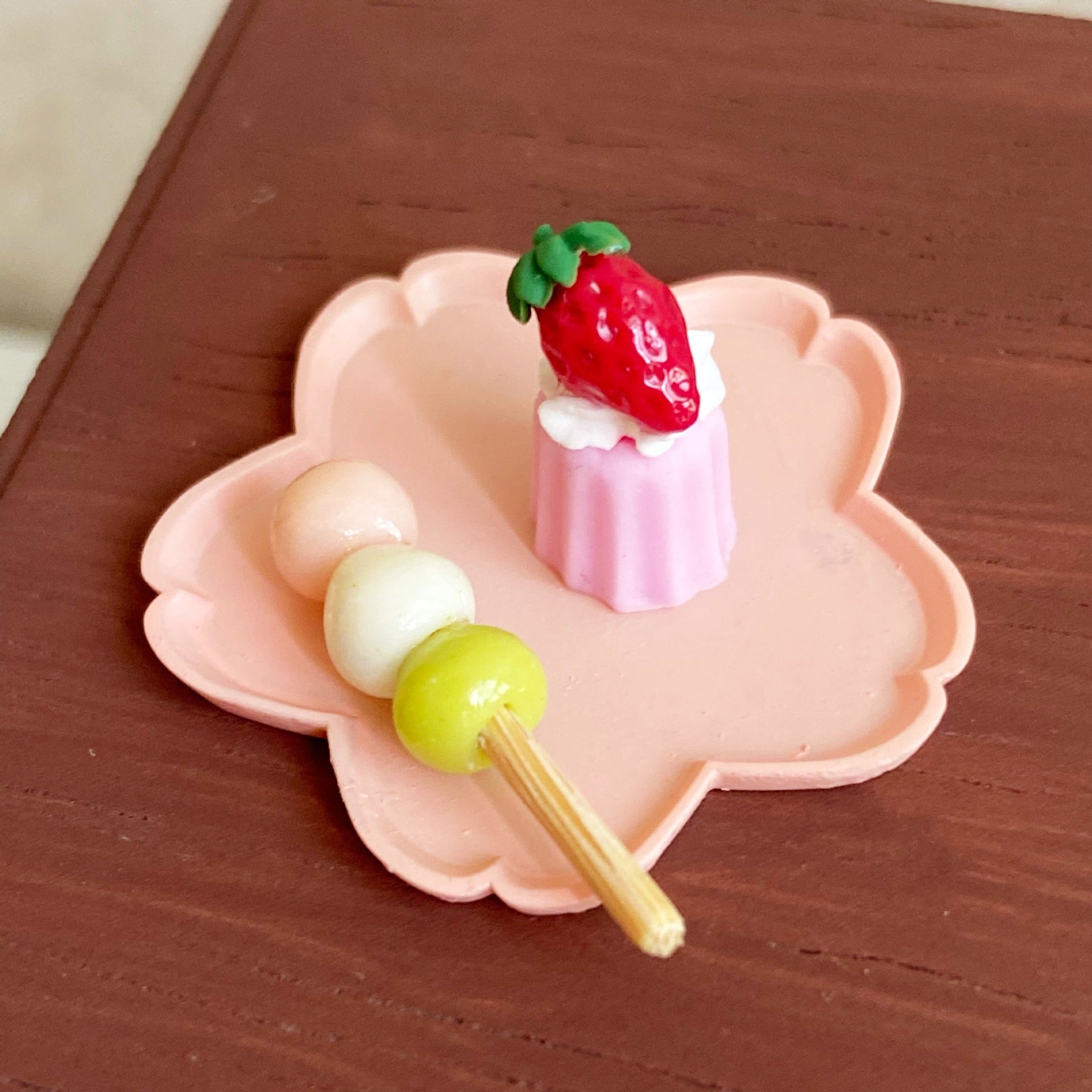 Miniature Simulation Food Play 3-Color Meatball Stick Miniature Food Play Dessert Shop Dollhouse Six-Piece Accessories