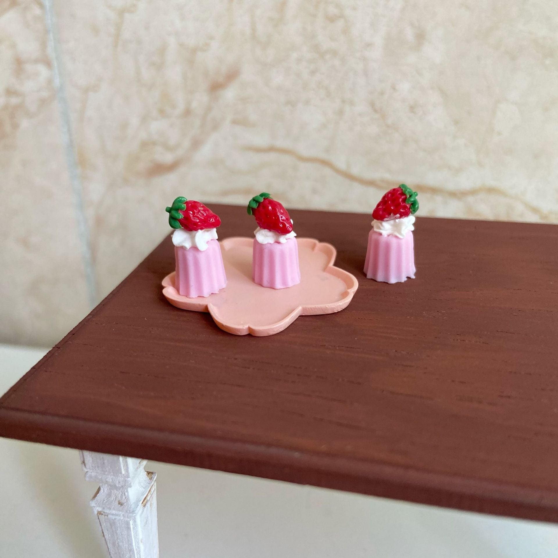 Miniature Strawberry Cake , Dollhouse Dessert Shop Decoration Props