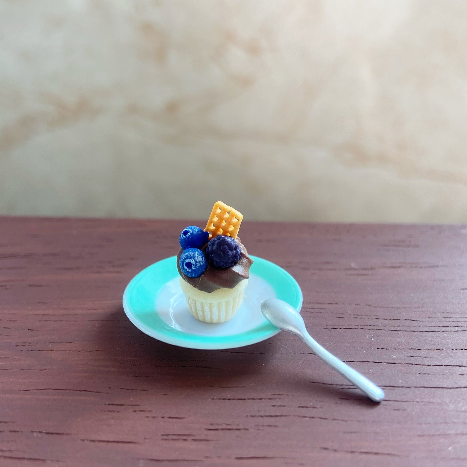 Miniature Strawberry Blueberry Fruit Cupcake Fun Food Play Dessert Shop Dollhouse Accessories