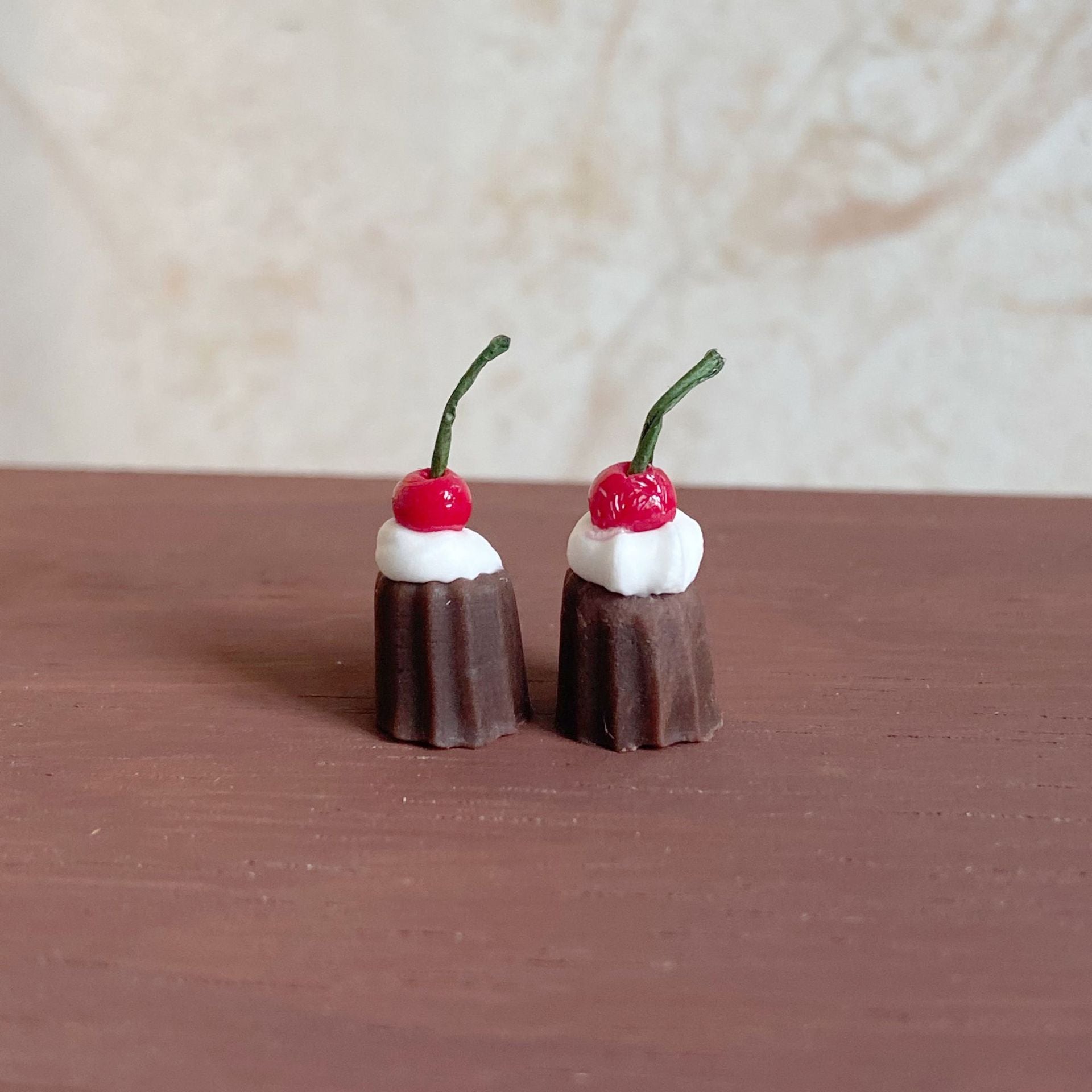 Cute Mini Cherry Kolu Little Cake Dessert Dollhouse BO11 Simulation Food Play Model Small Ornament